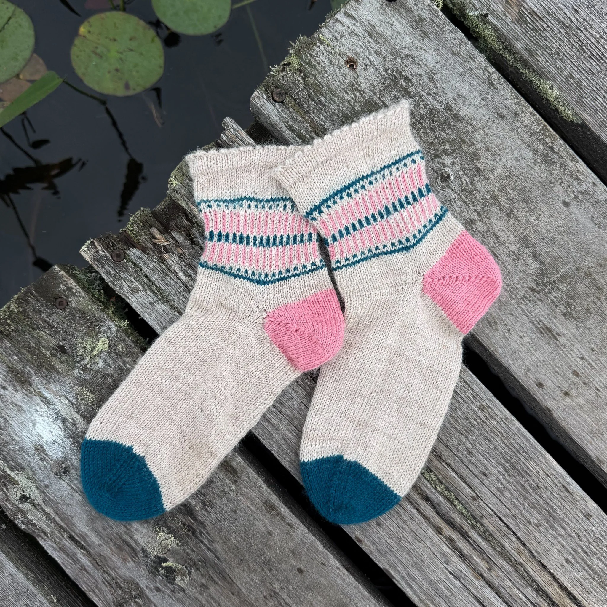 Lakebound Socks are officially LIVE! 

I designed these while staying at a cottage by the lake, so the name felt pretty inevitable. I loved watching this one come together, and now it&rsquo;s officially ready for you to cast on!

The Lakebound Socks 