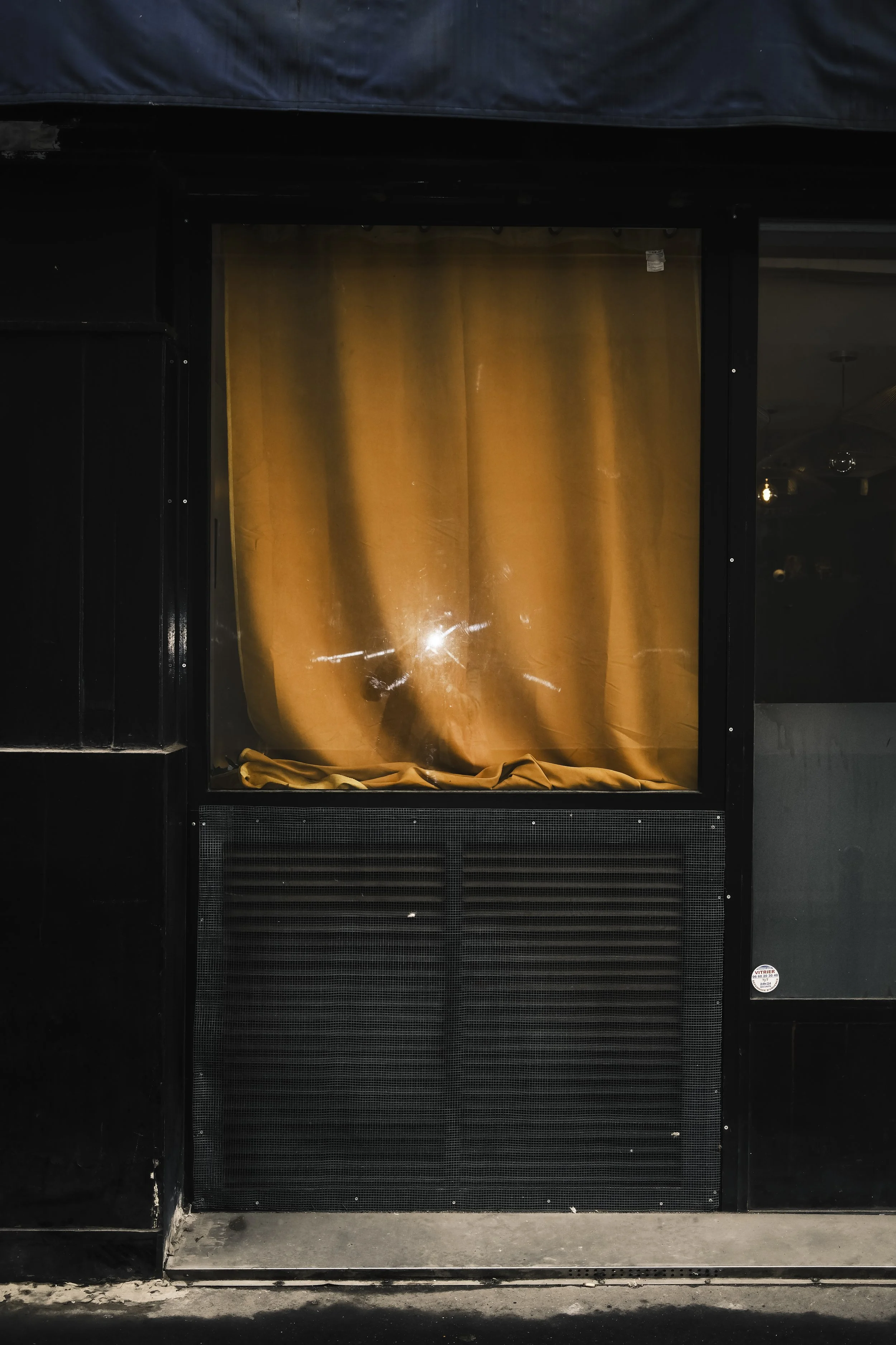 orangecurtainwindowflash.jpg