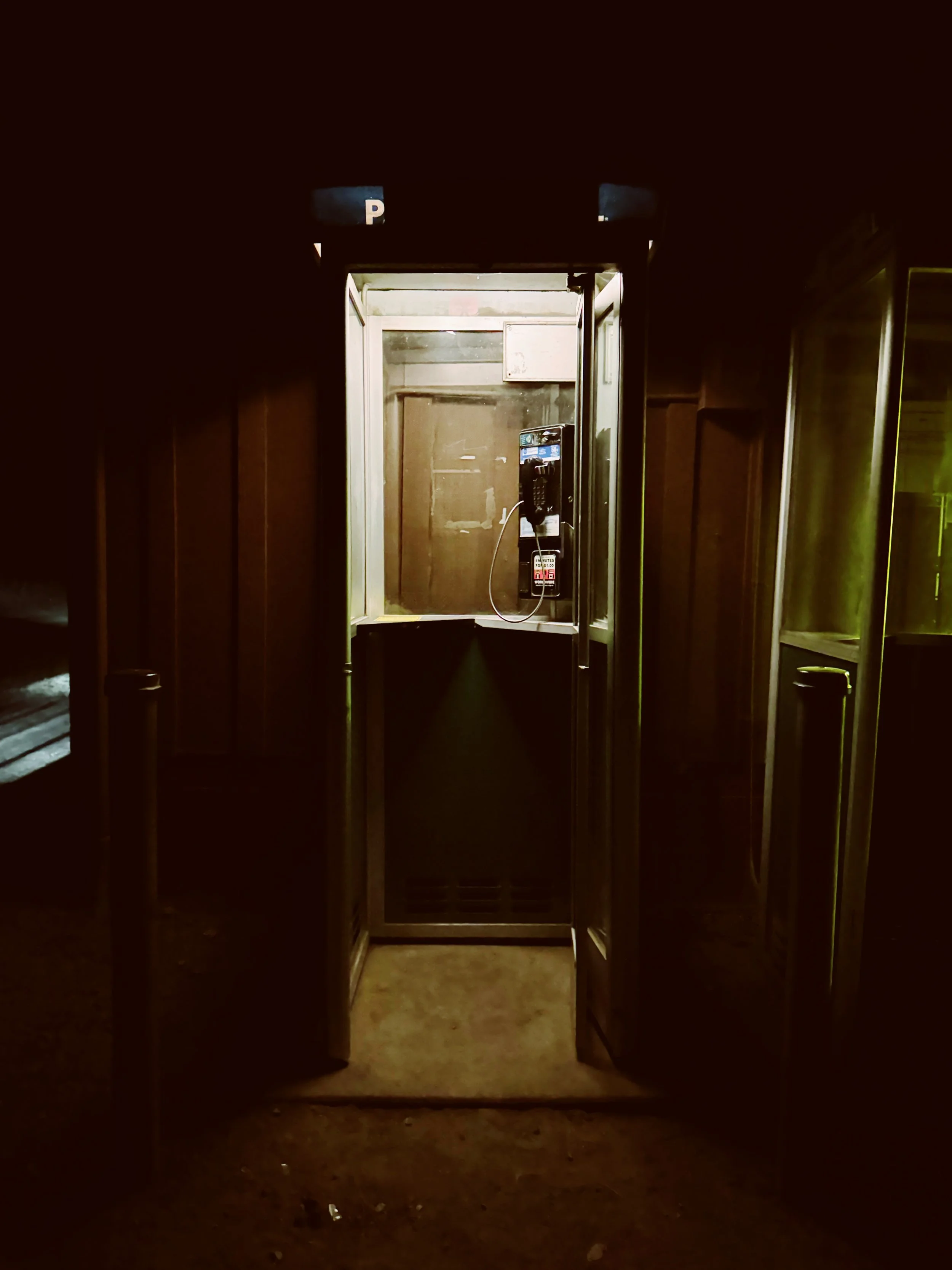 phoneboothbigsur2.JPG