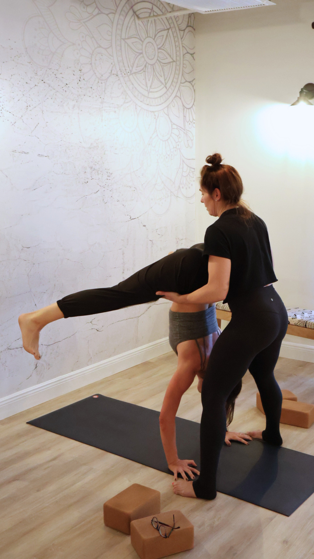 Brittney Coates Yoga YogaUX, user-friendly yoga for your inner space. yoga workshop for arm balances and inversions. yoga class.