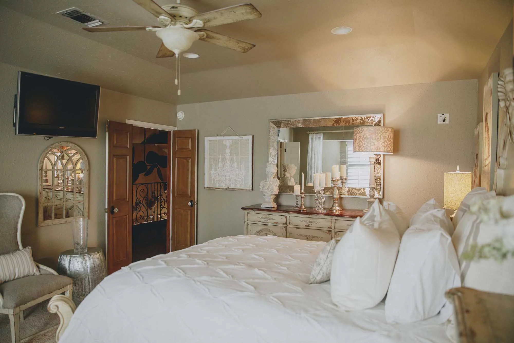 Interior Design Austin Robin Bond Interiors Helotes Transitional Ranch.05.jpg