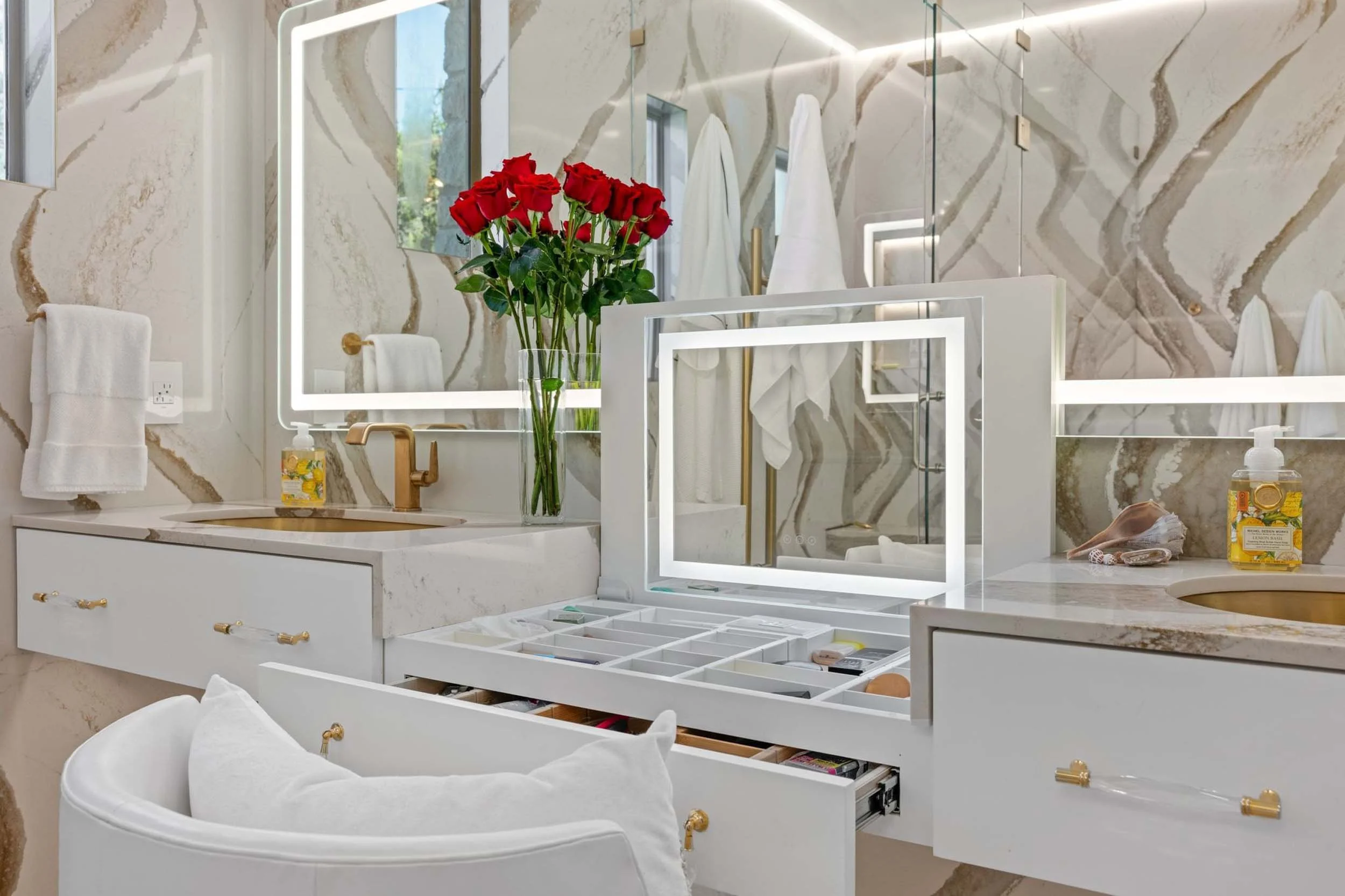 Lake Travis Glamour Girl Robin Bond Interiors.07.jpg