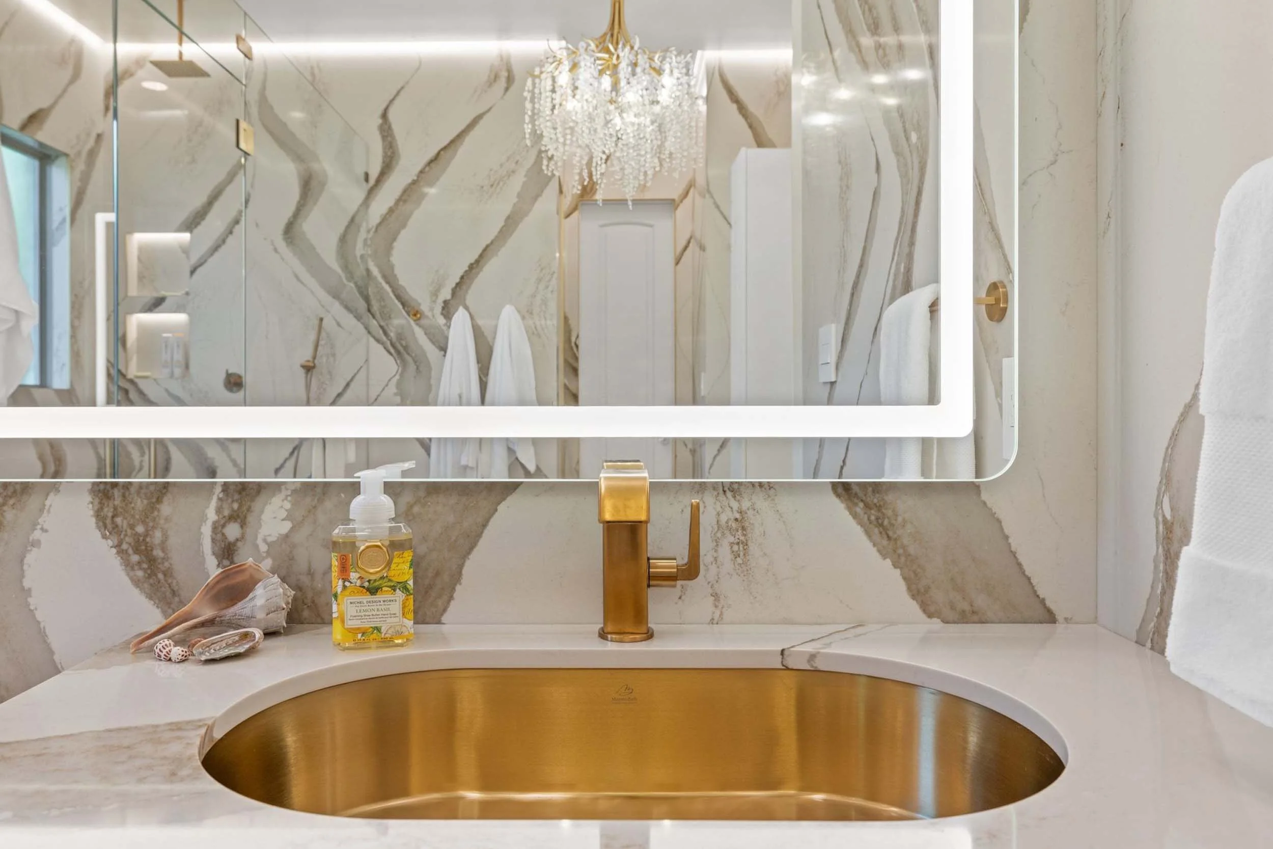 Lake Travis Glamour Girl Robin Bond Interiors.08.jpg