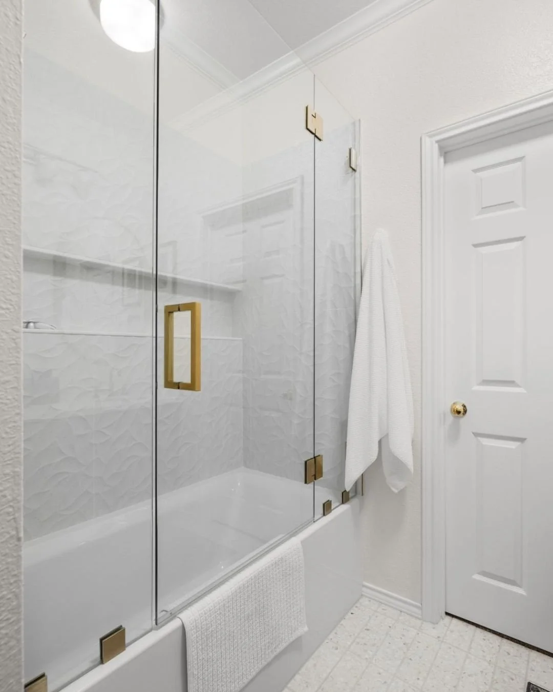 Here&rsquo;s the other side of the bathroom I shared on Wednesday&mdash;the one that might have felt bold, maybe even a little intimidating at first glance. But look again. Surrounded by soft, peaceful whites, that bold statement is now beautifully b