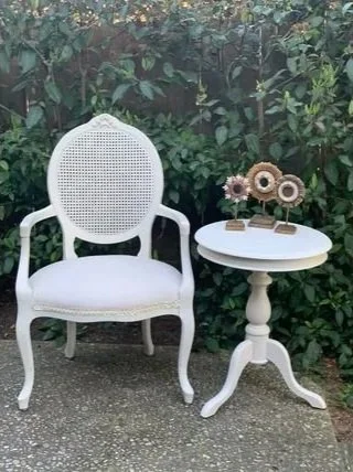 White chair next to circular white table 