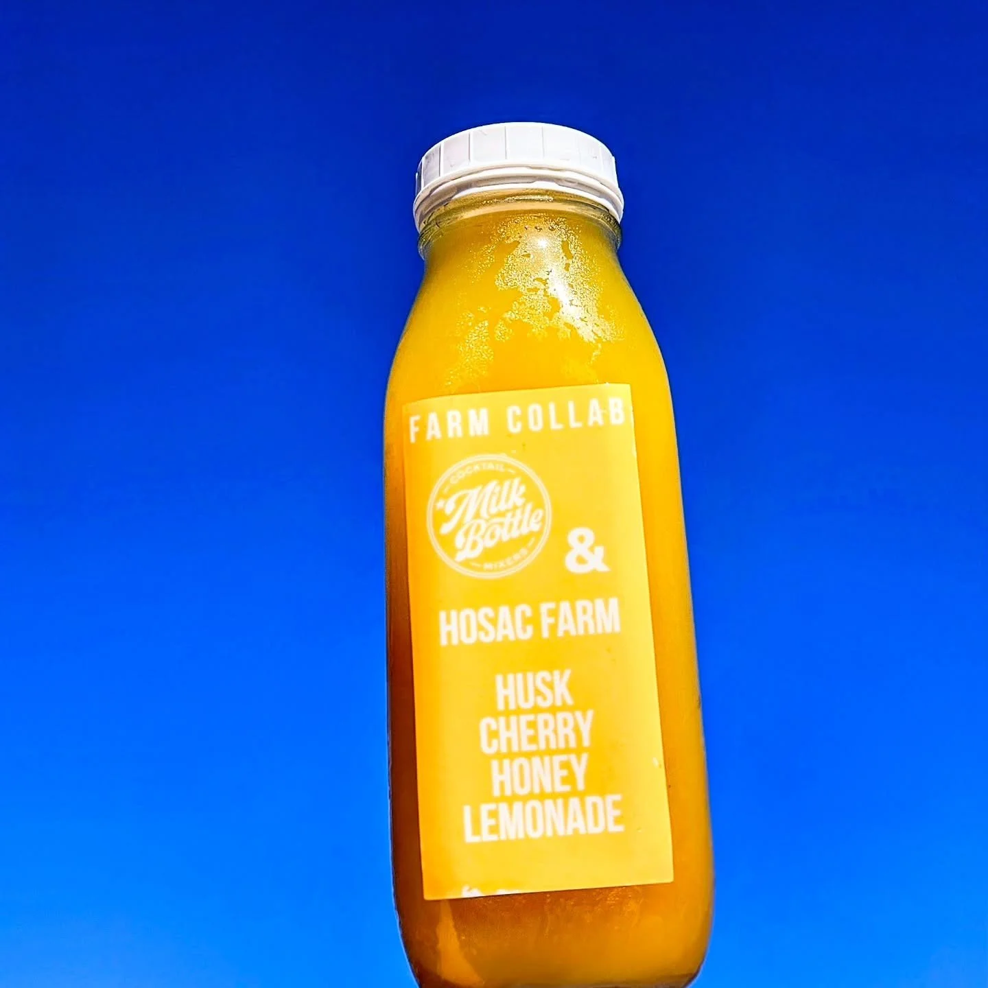 💥FARM COLLAB💥
HUSK CHERRY HONEY LEMONADE
This earthy beaut features @hosacfarm Husk Cherries roasted in local honey blended with tart Lemons. Enjoy this over ice on its own, with tequila, gin, whiskey, tonic, bubbles or whatever you like!
Come grab