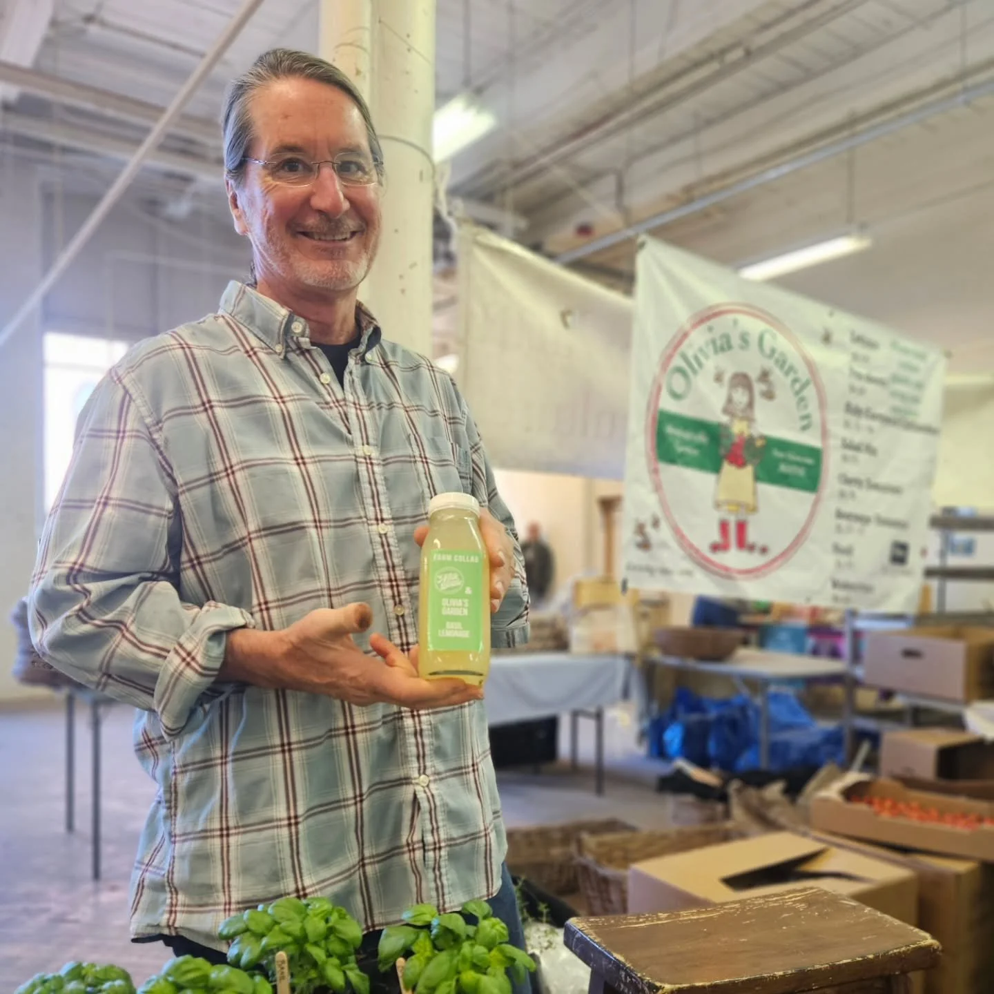 🌿🍋🌿🍋🌿🍋
Meet Scott from @oliviasgardenme 
Their incredible basil is the base to this weekend's Farm Collab - BASIL LEMONADE -
Supplies are limited so come on down to @brunswickwintermarket we're here til 12:30!!