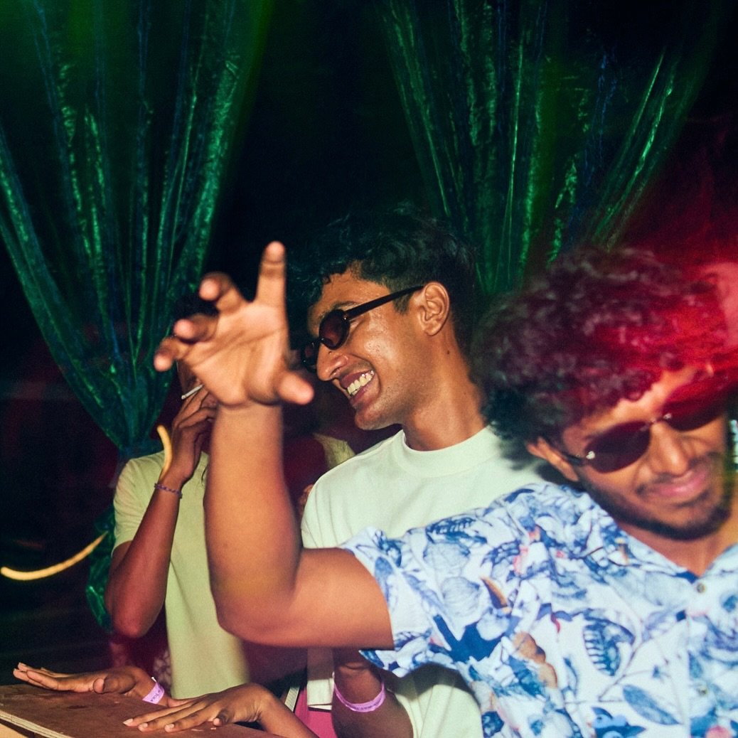 What&rsquo;s that old saying? &lsquo;Early bird gets the best spot on the dance floor&rsquo;🪩
Not long now before our early bird tx fly out the door&hellip;🌞
Link in bio!!! 
&bull;
&bull;

#edm 
#electronicmusic 
#festival 
#rave 
#festivalvibes 
#