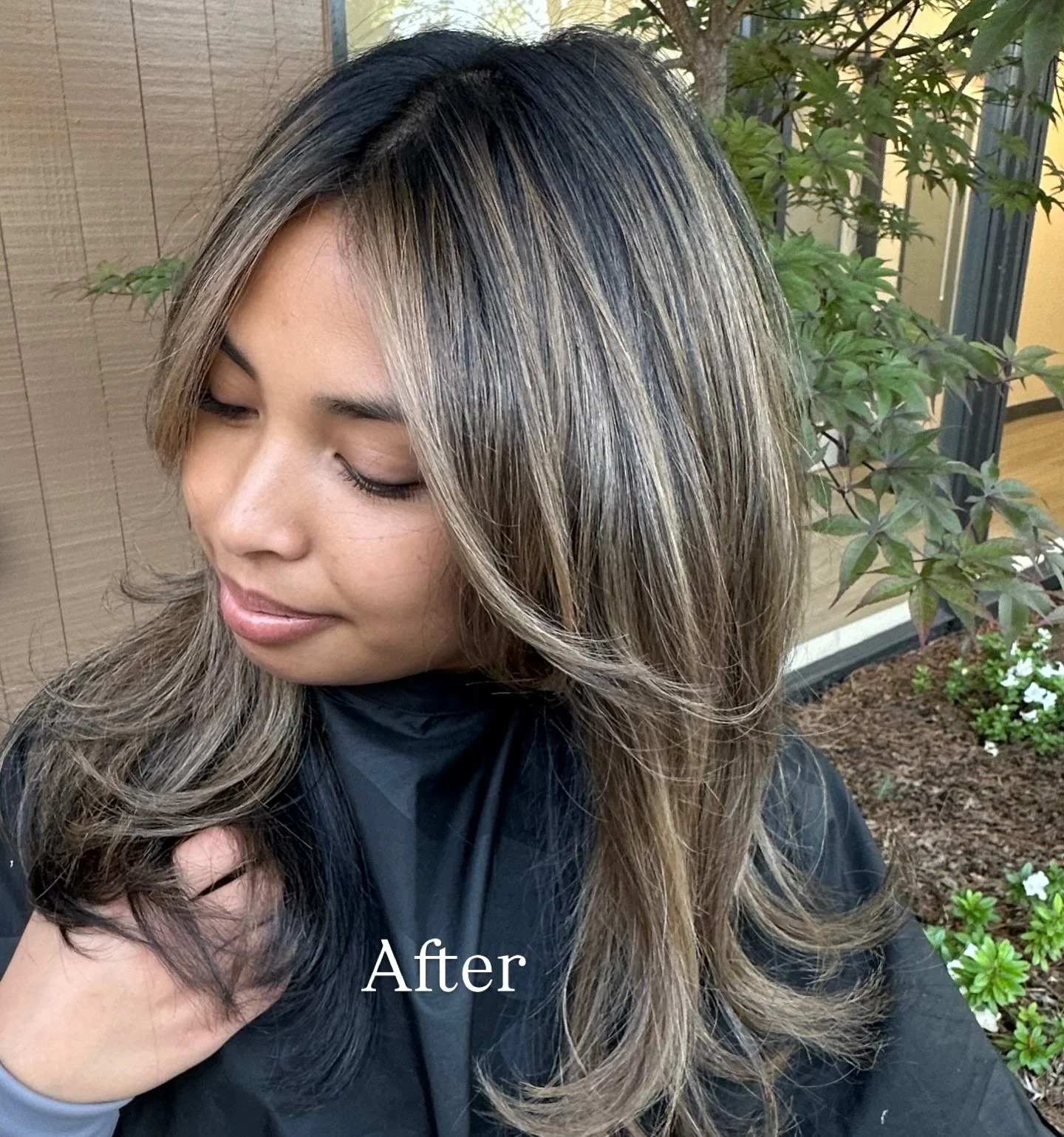 💡 PSA: If you&rsquo;ve been thinking about switching up your look, just do it.
When Erica came in, she said:
❌ &ldquo;I feel like my color is just brassy, and flat&rdquo;
❌ &ldquo;I want brightness and an ashier tone but a blended root.&rdquo;
❌ &ld