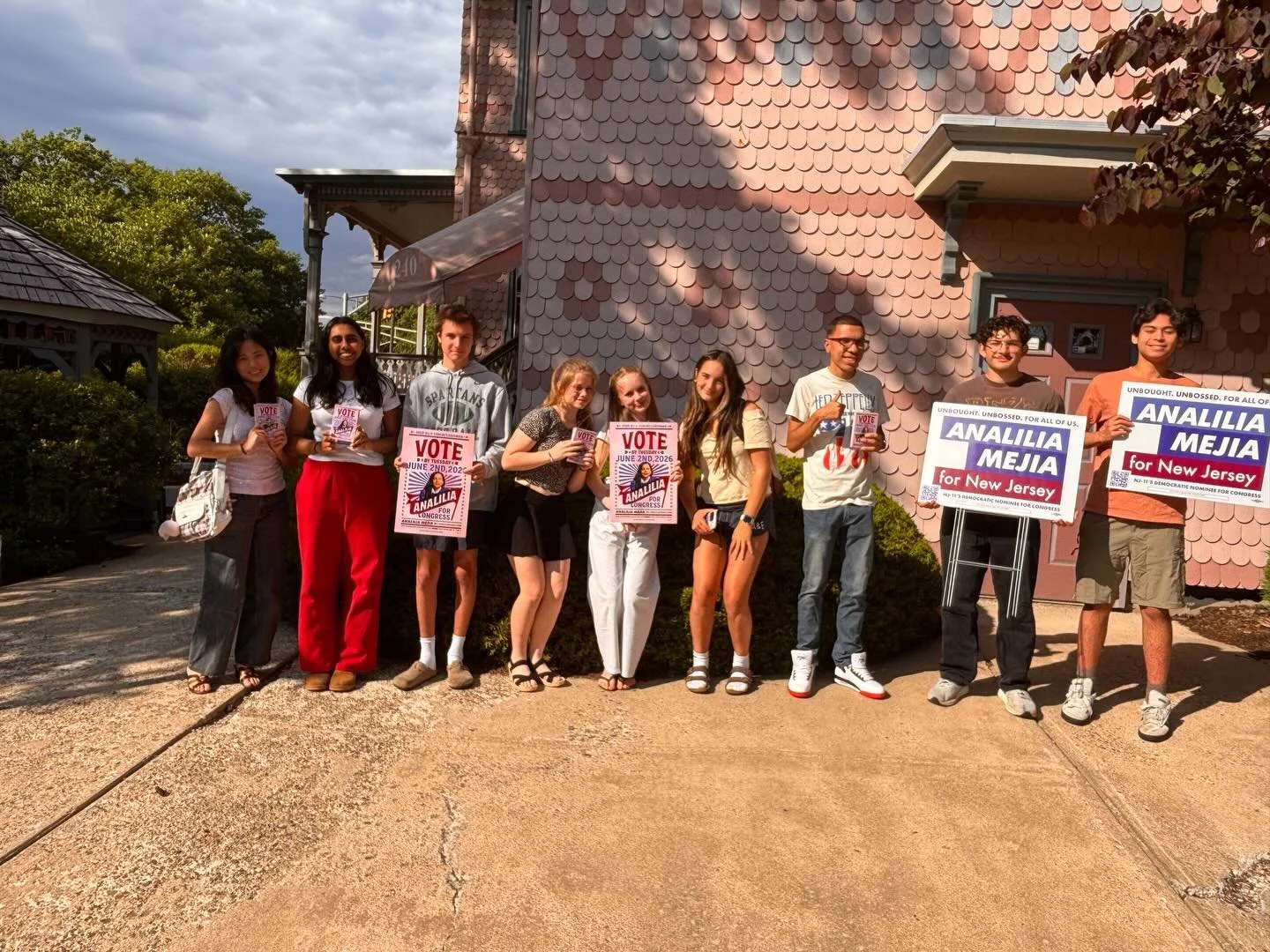 Our team is ready to knock doors, phone bank, and greet voters at the polls this weekend! 

With less than a week until Election Day, join us: mobilize.us/analiliafornj