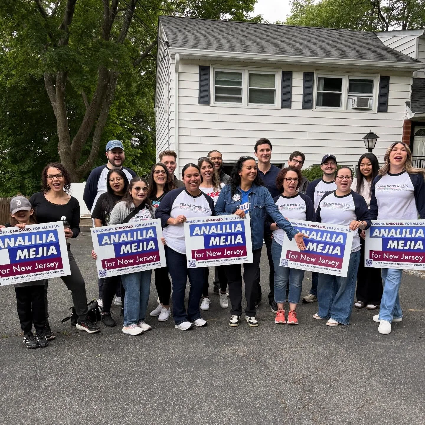 With 3 days until Election Day, people are fired up and ready to fight for a brighter future here in Dover.

We&rsquo;re knocking on doors, talking to our neighbors, and you can join us too.

Sign up: mobilize.us/analiliafornj