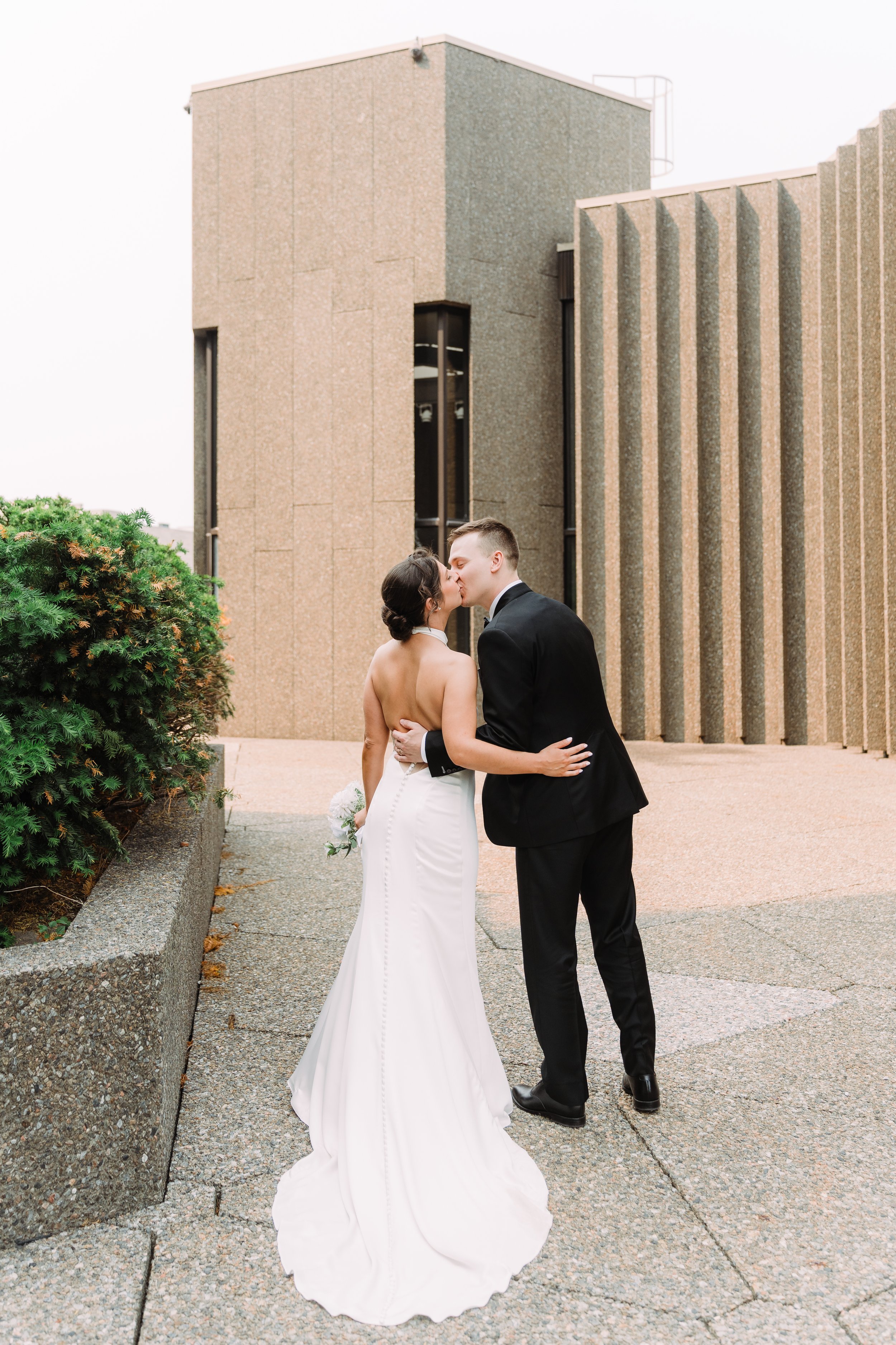 How to Find the Perfect Ottawa Wedding Photographer Who Gets You