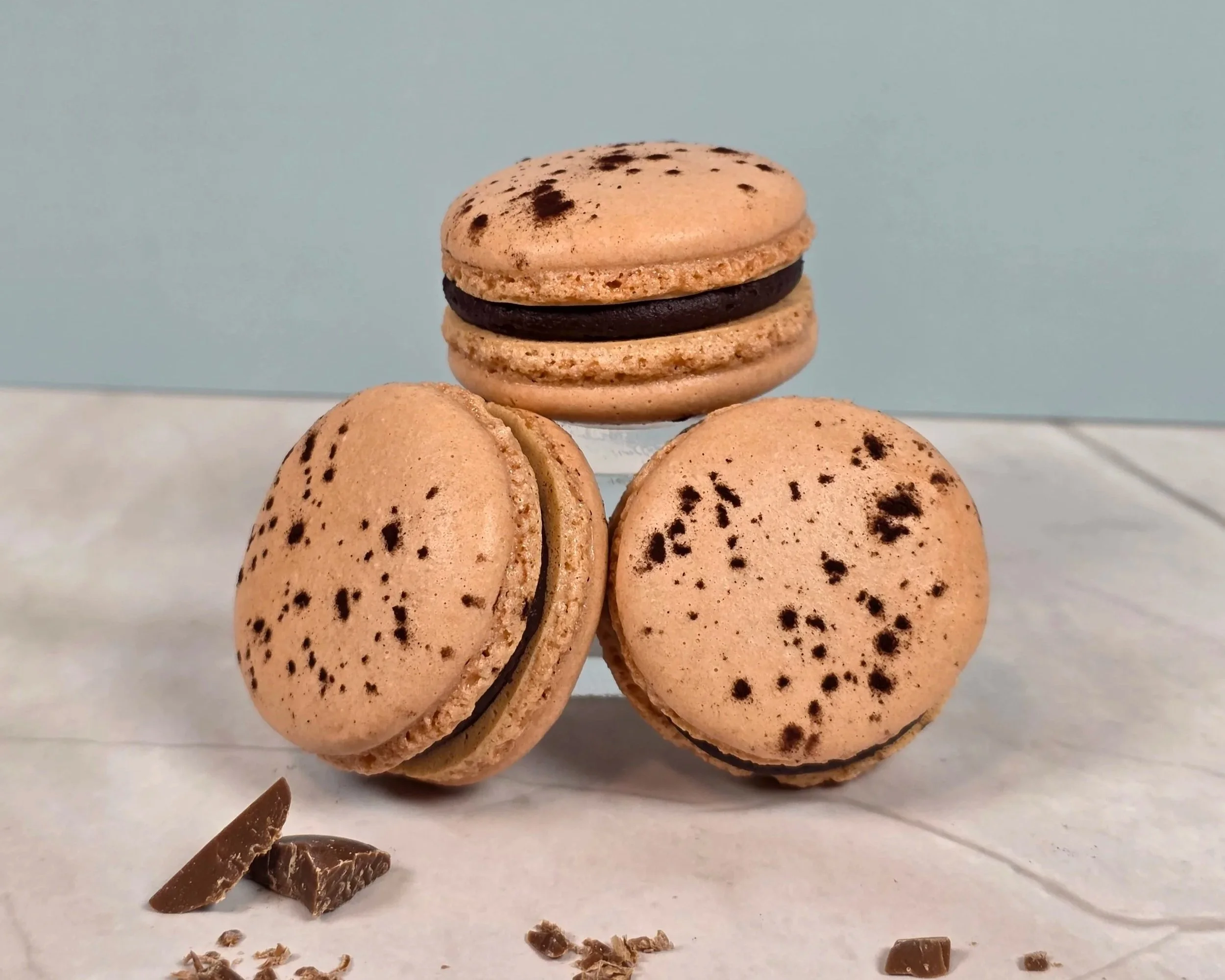 fudge-chocolate-macarons.jpg