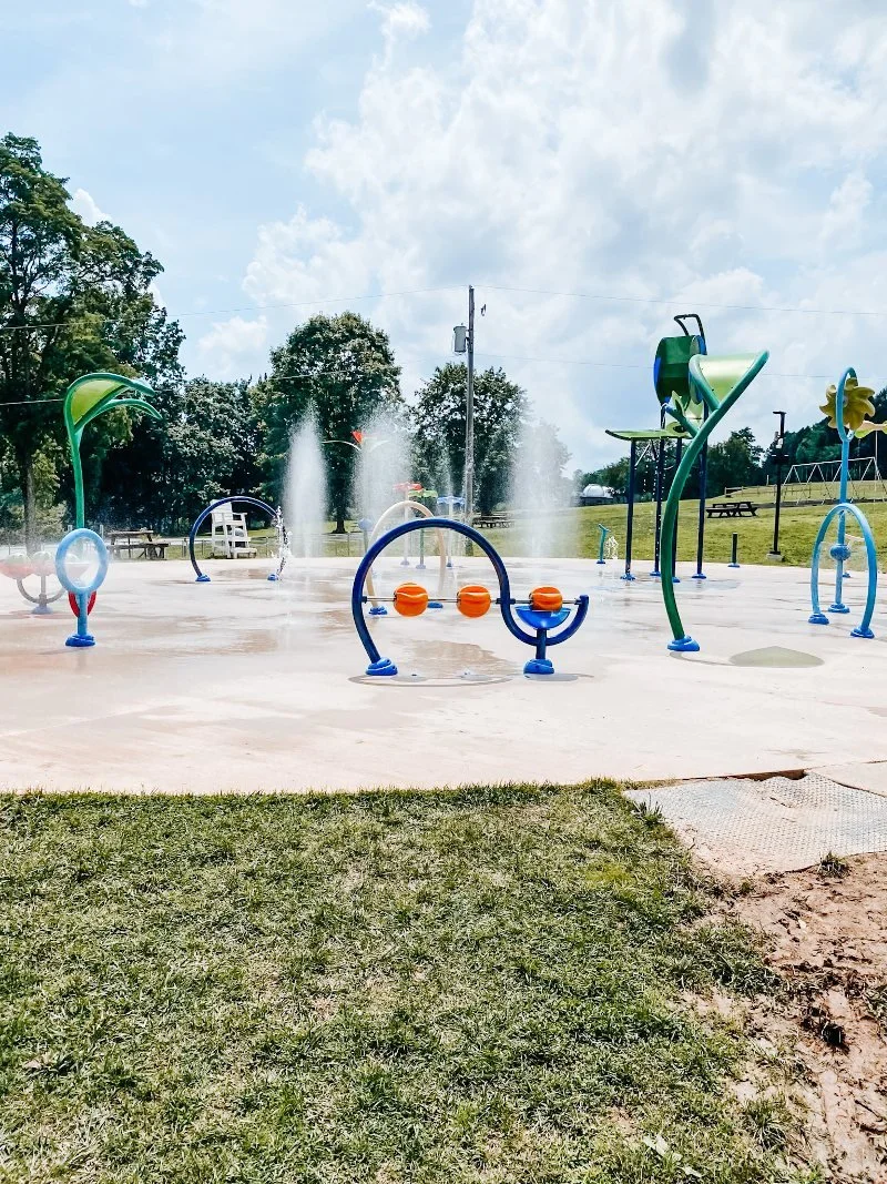 photo of the free to visit muddy run splash pad in holtwood, pennsylvania