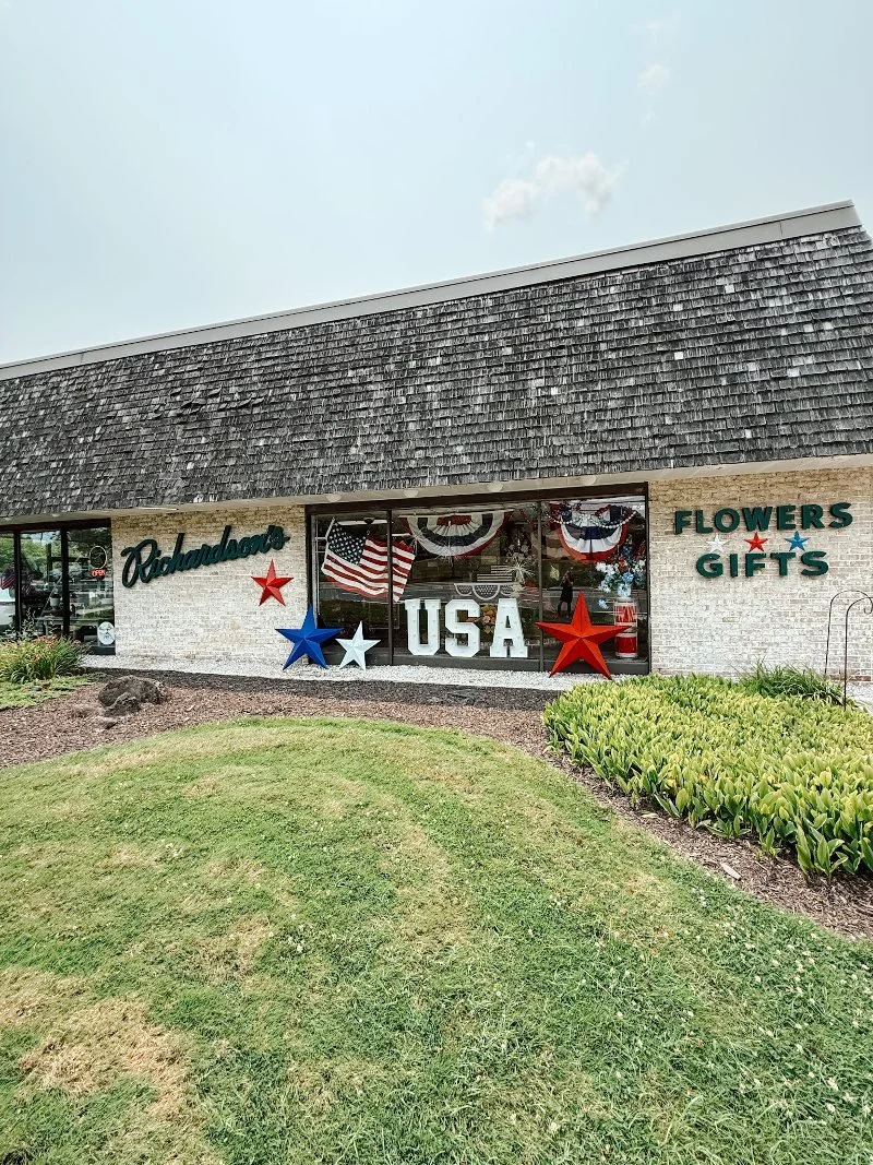 richardson's flowers and gifts storefront in downtown bel air