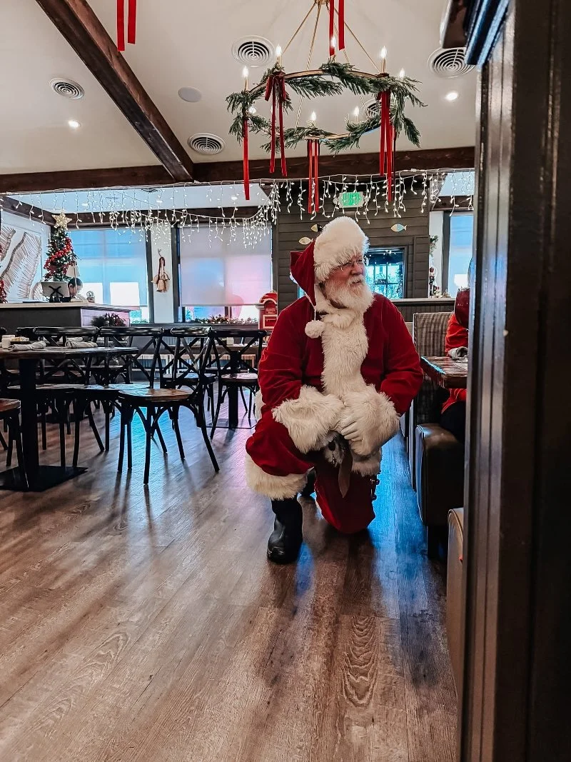 santa talking with kids at basta pasta fallston