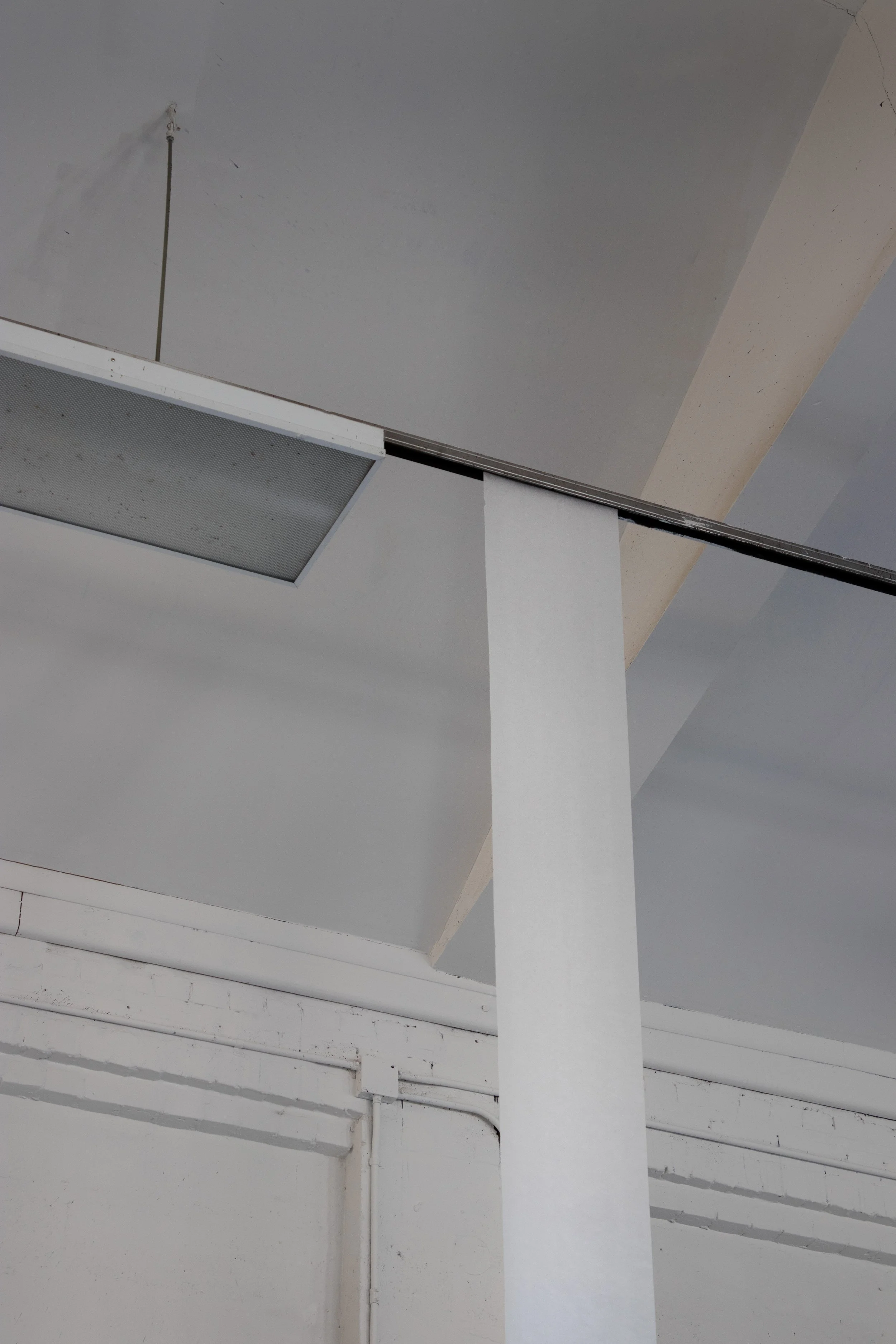 Pillar_DetailofDirtyAsslightTrack.jpg