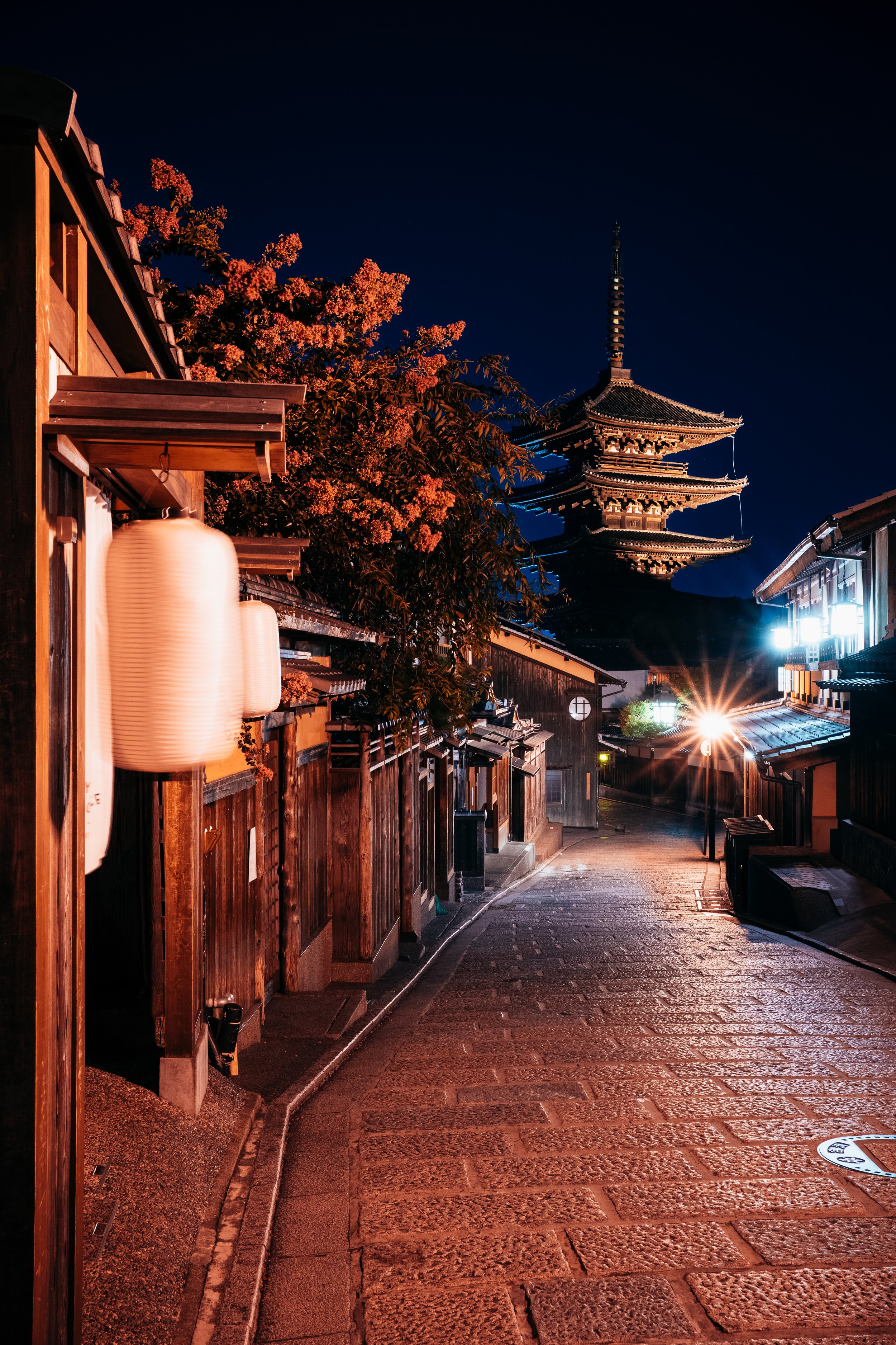 Stillness beneath the Yasaka Pagoda | Kyoto, Japan