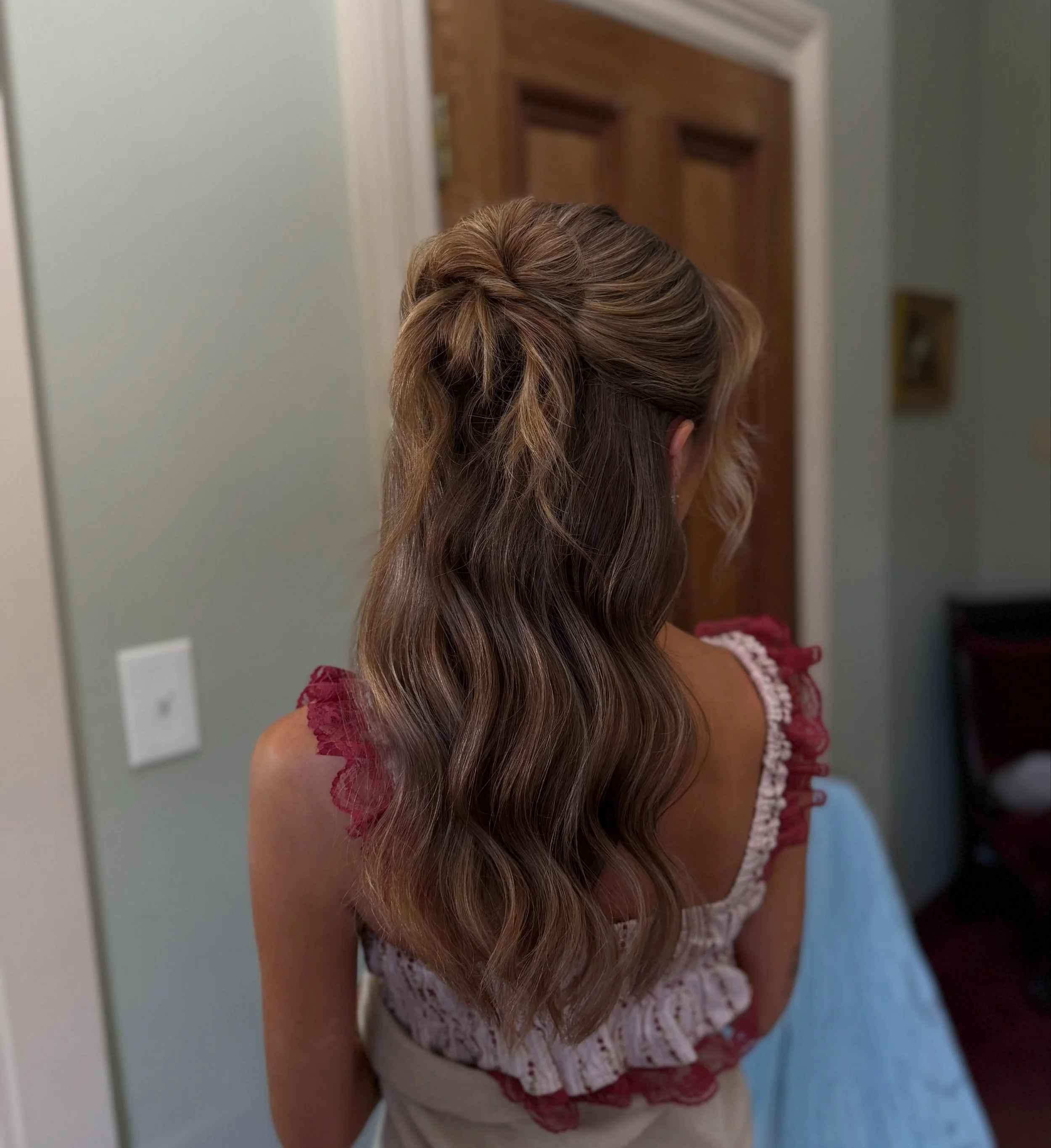 File under: effortless wedding half ups 🤍 

.
.
.
.
Bridal hairstylist, bridal hair styles, bridesmaid hair, Albany bridal hair stylist, Saratoga bridal hair stylist, Albany wedding, Saratoga wedding, Hudson valley wedding, Adirondack bridal hair st