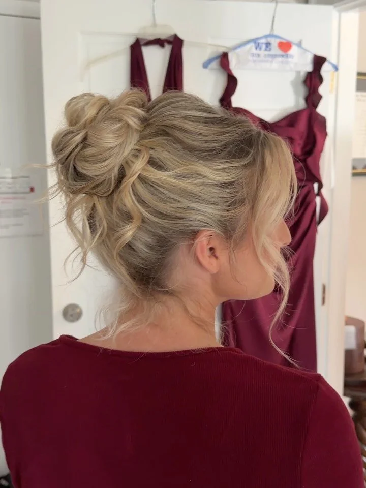 Your sign to get the undone, airy high updo 🤍

.
.
.
.
Bridal hairstylist, bridal hair styles, bridesmaid hair, Albany bridal hair stylist, Saratoga bridal hair stylist, Albany wedding, Saratoga wedding, Hudson valley wedding, Adirondack bridal hair