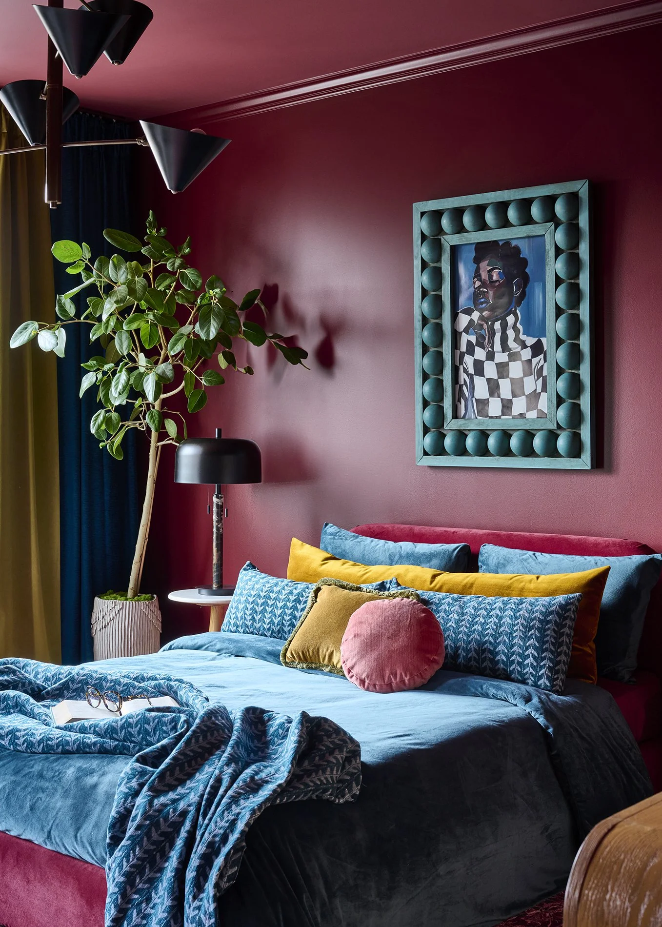 elegant-bedroom-design-11.jpg