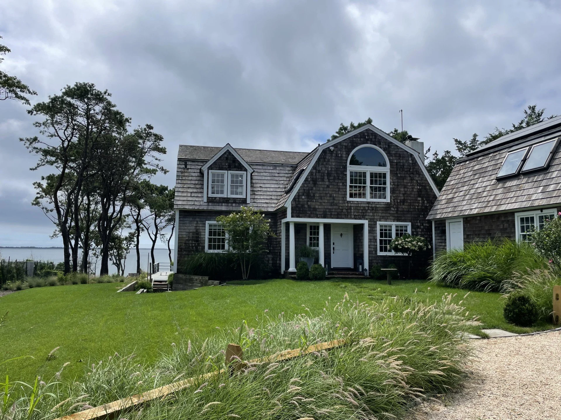 House with water view