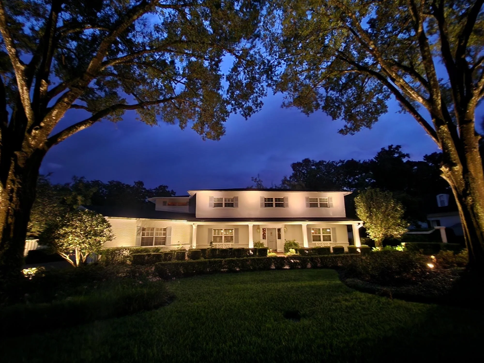 central florida landscape lighting - front yard - vibe lighting