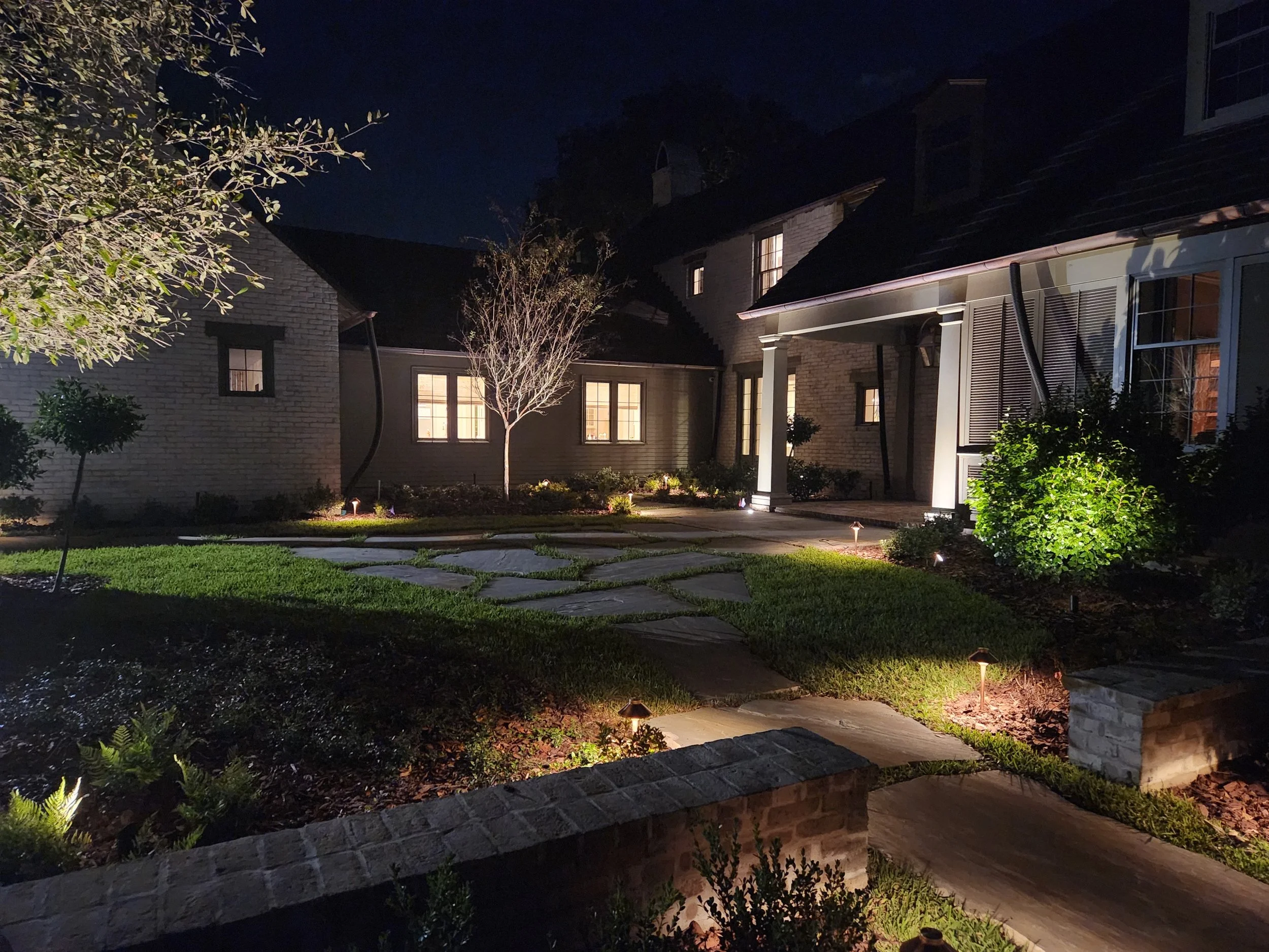lakeland florida landscape lighting - yard - vibe lighting