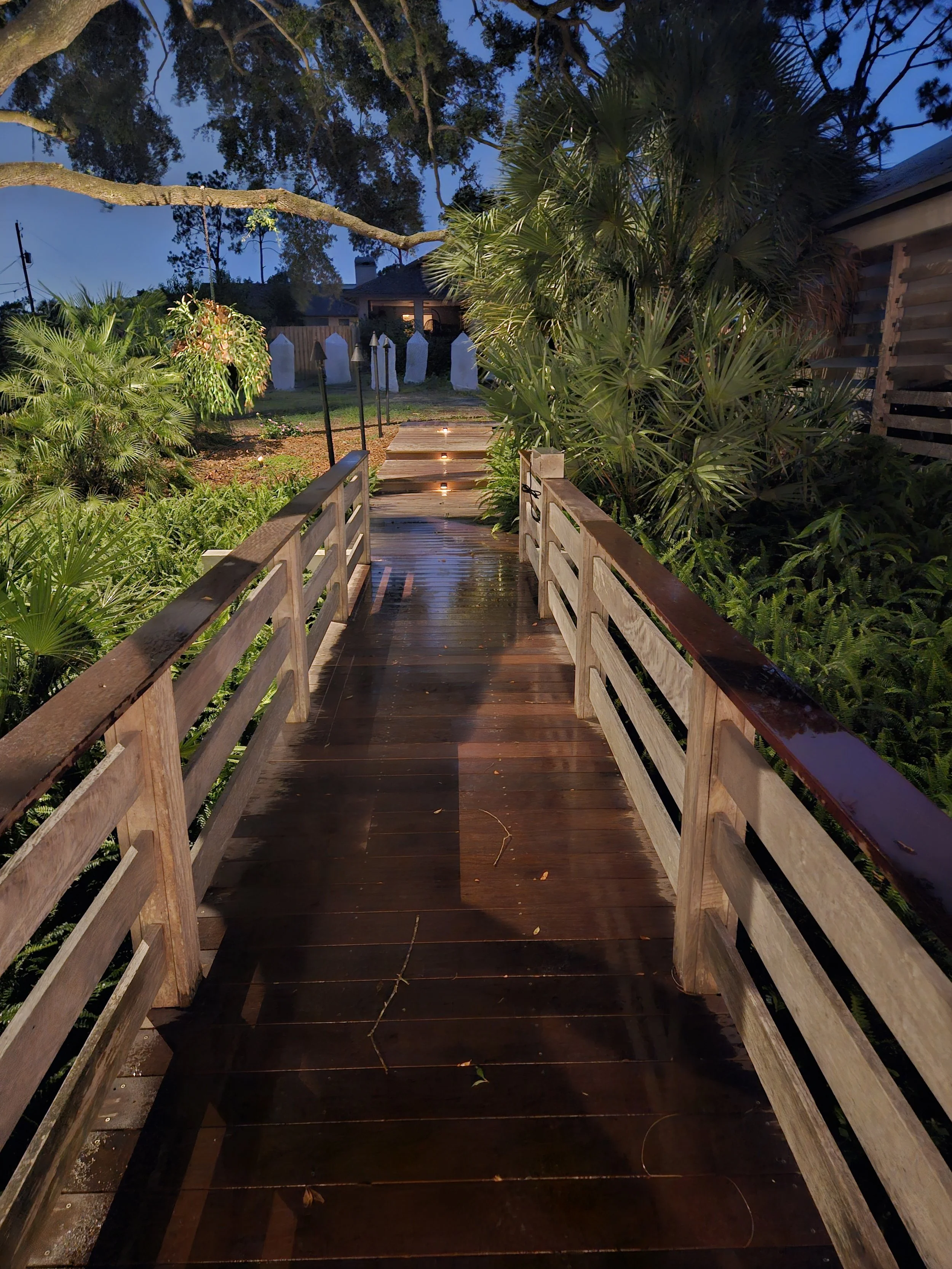 lakeland florida landscape lighting -dock and railing lights- vibe lighting