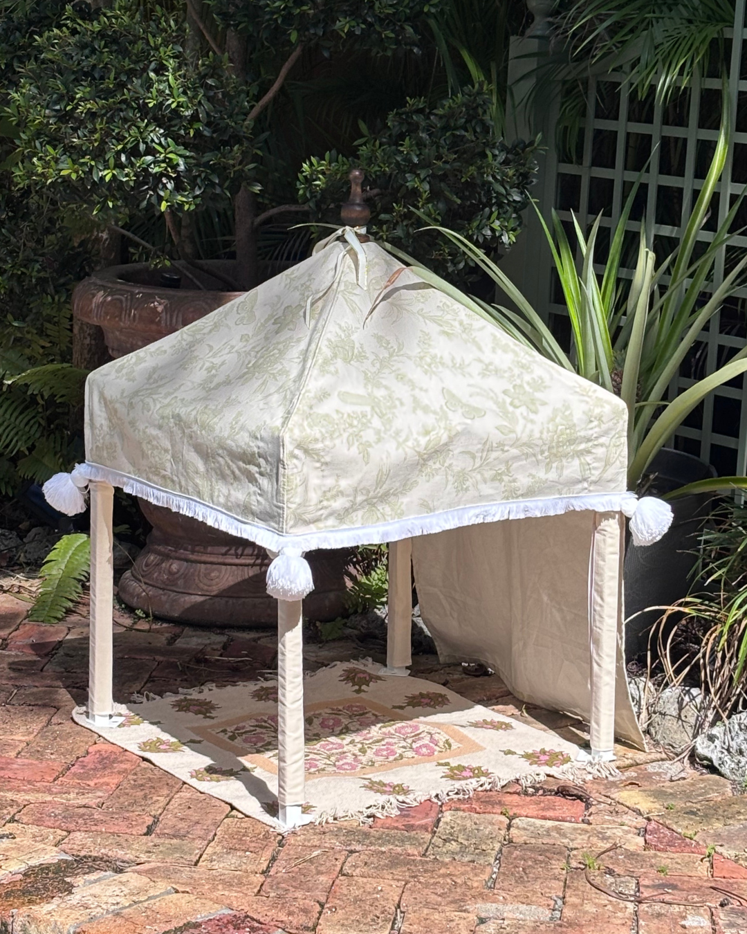 The Chinoiserie Petite Pavilion