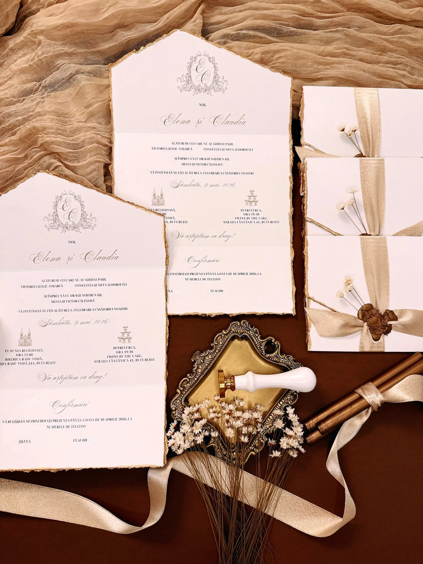 Classic romance wrapped in soft textures and gilded details &mdash; because first impressions tell your story. ❤️

💌Get in touch for a bespoke offer.
#weddingstationery #luxurydetails #finepaper #invitatiinunta #romanticdetails