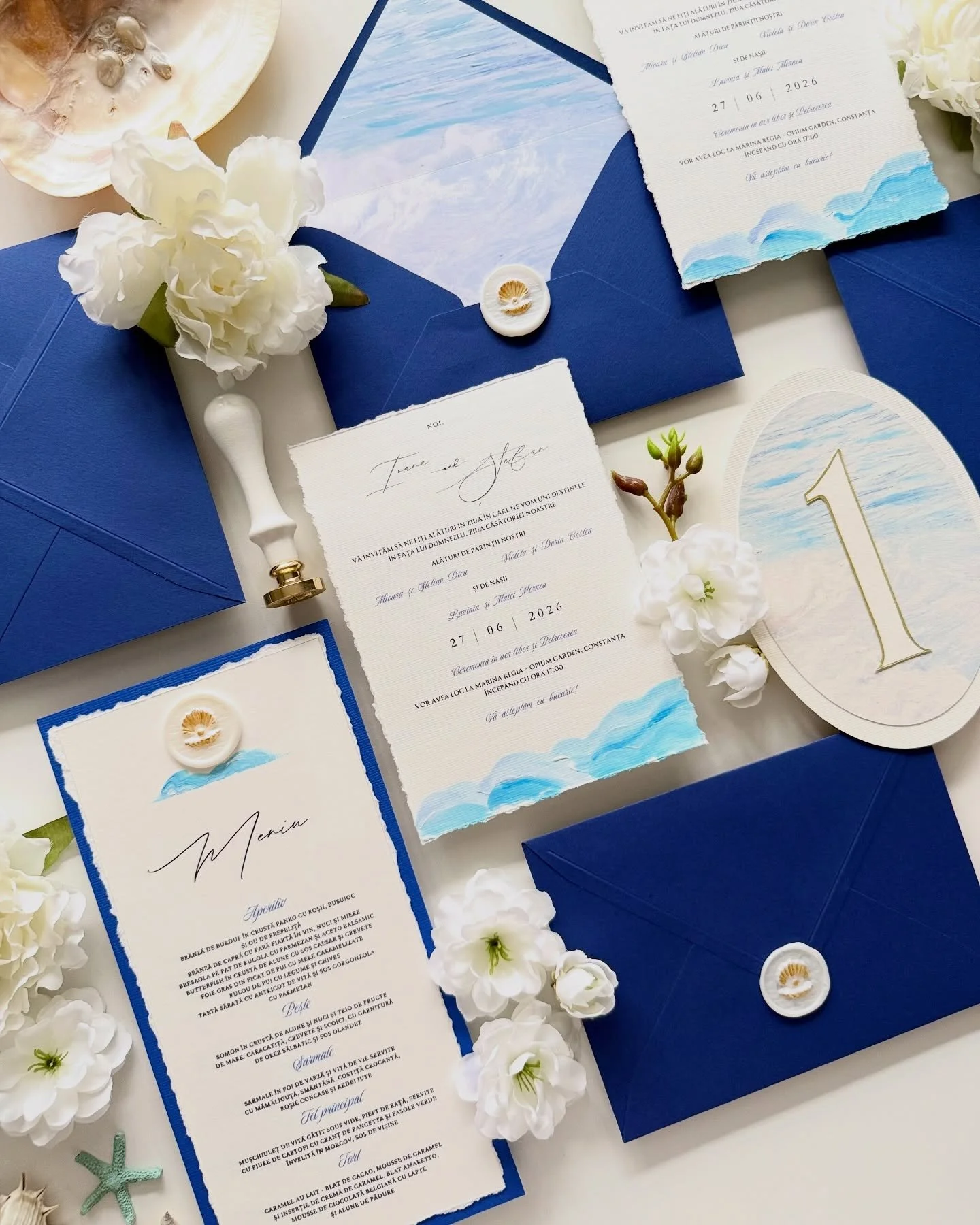 Can&rsquo;t get enough of this design 🥹🩵
_______________
💌contact@manuscrisatelier.com
Whatsapp: 0750488153
DM @manuscrisatelier 

#manuscrisatelier #invitatiinunta #invitatiipersonalizate #premiumpaper #weddingstationery