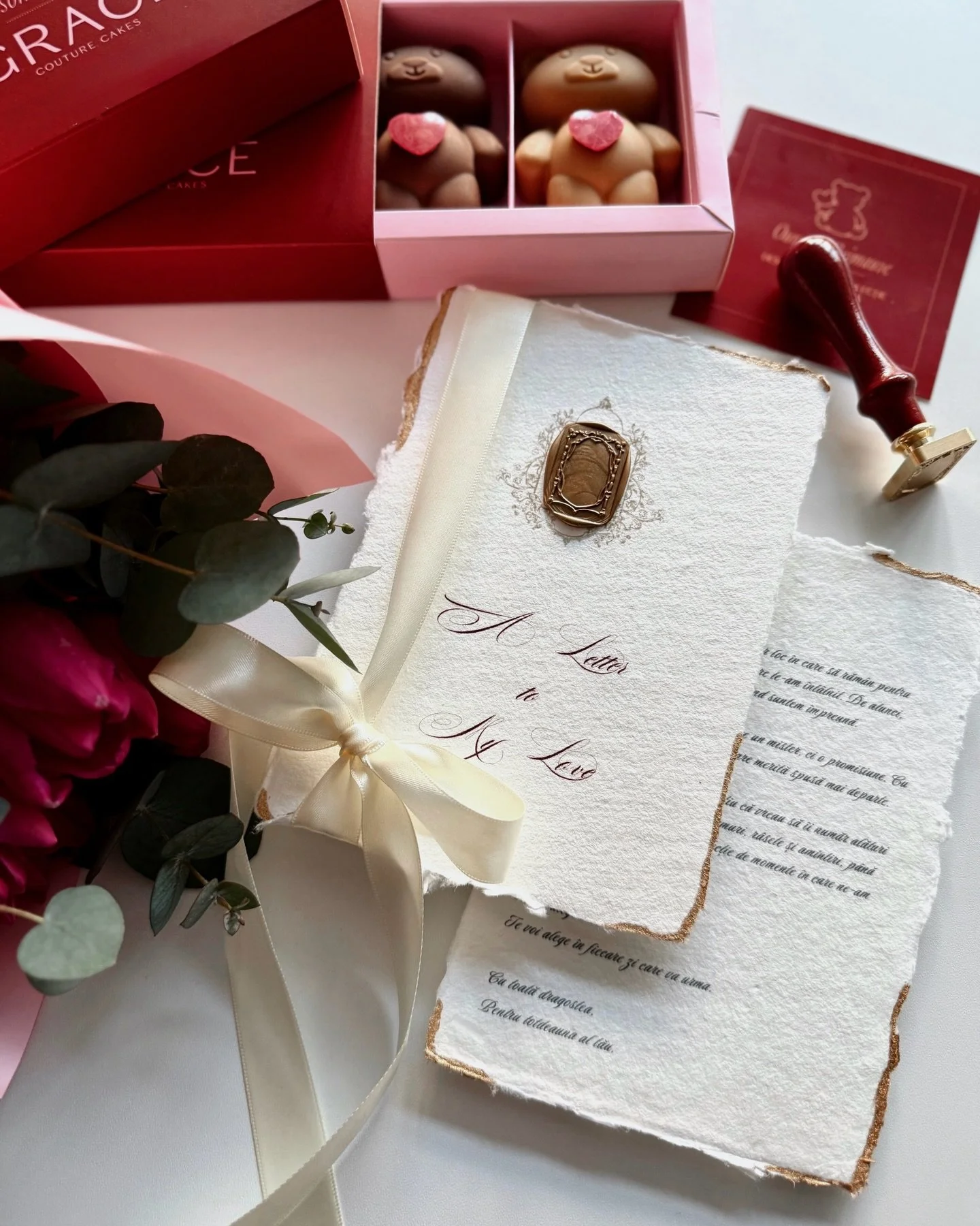 Love letters never go out of style 💌
Happy Valentine&rsquo;s Day ❤️

@manuscrisatelier
@gracecouturecakes
