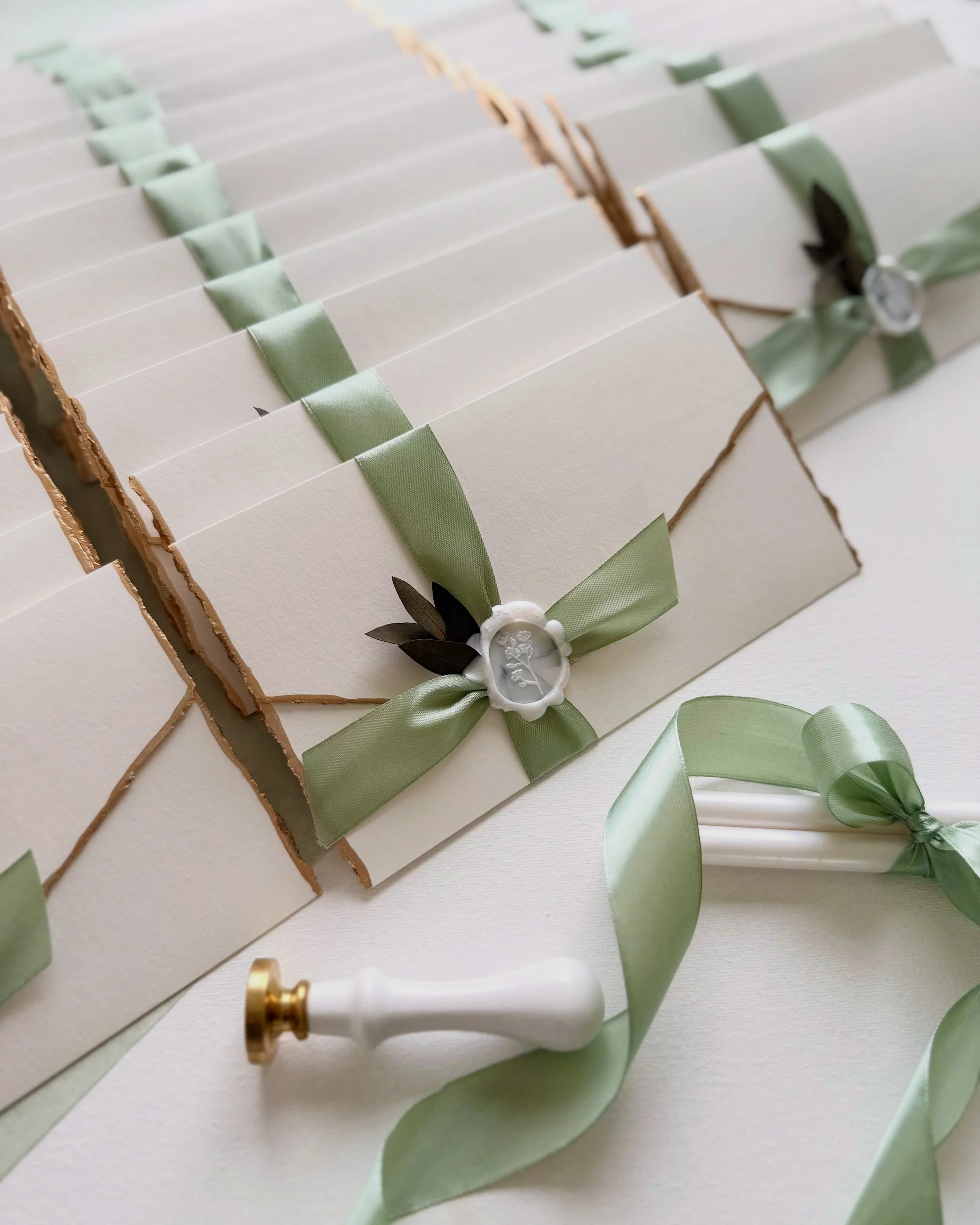 A love story wrapped in eucalyptus green 🌿🤍

Love the details? Let&rsquo;s create yours!✨
💌 contact@manuscrisatelier.com
📞 0750488153
📩 @manuscrisatelier