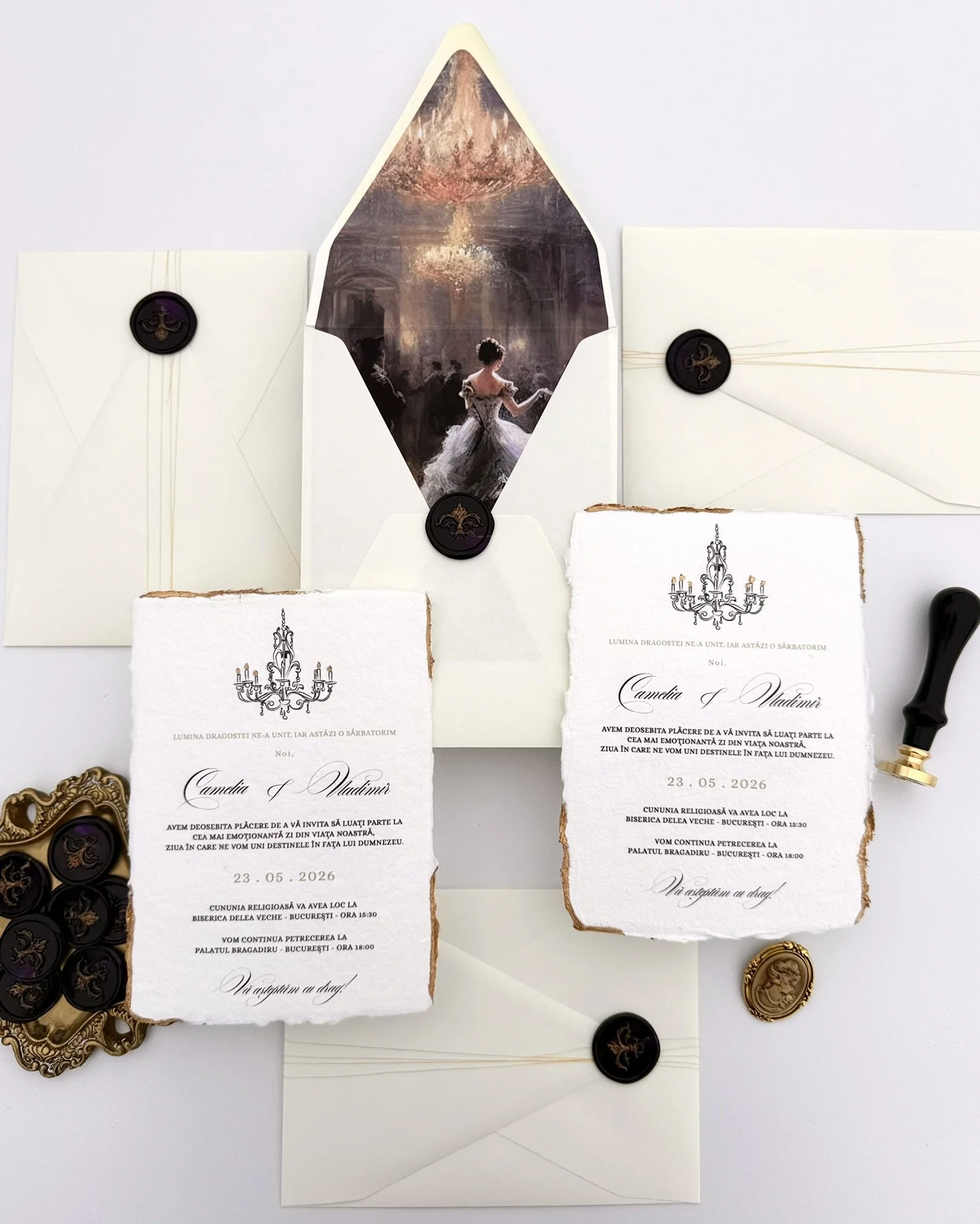 Invitații de nuntă personalizate realizate manual, cu plicuri premium, sigilii din ceară și accente decorative elegante