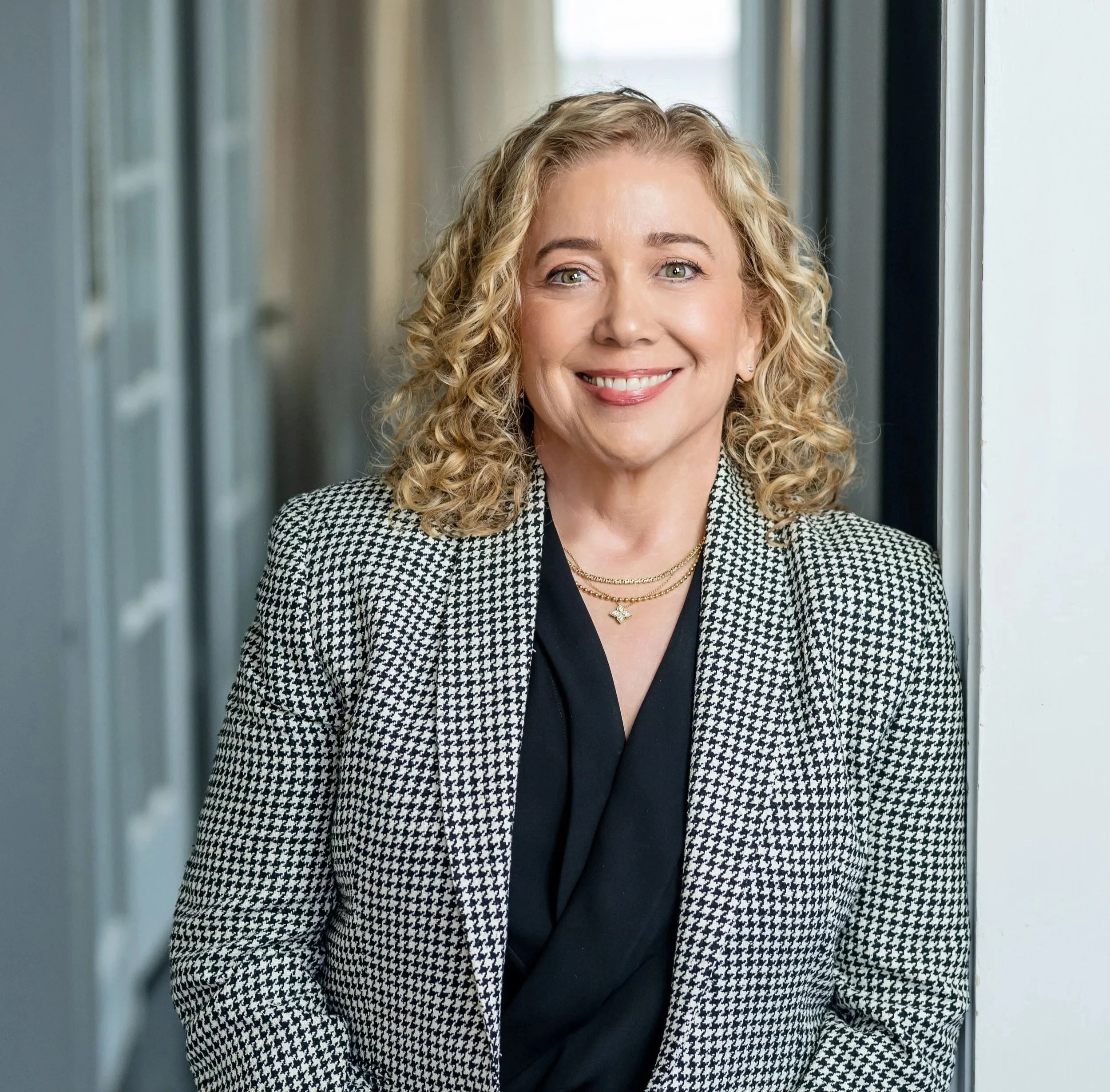 Janet Bawcom Headshot