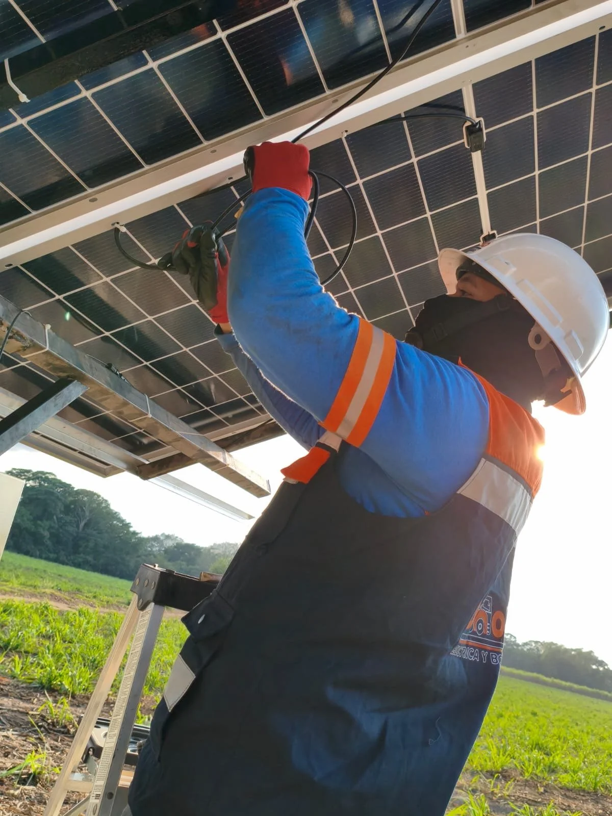 Instalación de equipo de bombeo solar en El Coyame, Jalisco
