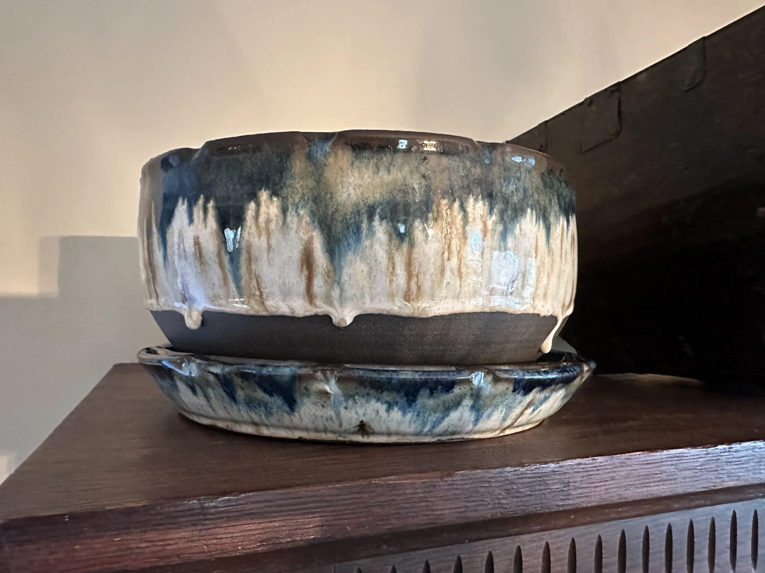 The drips on this planter, which matching plate!