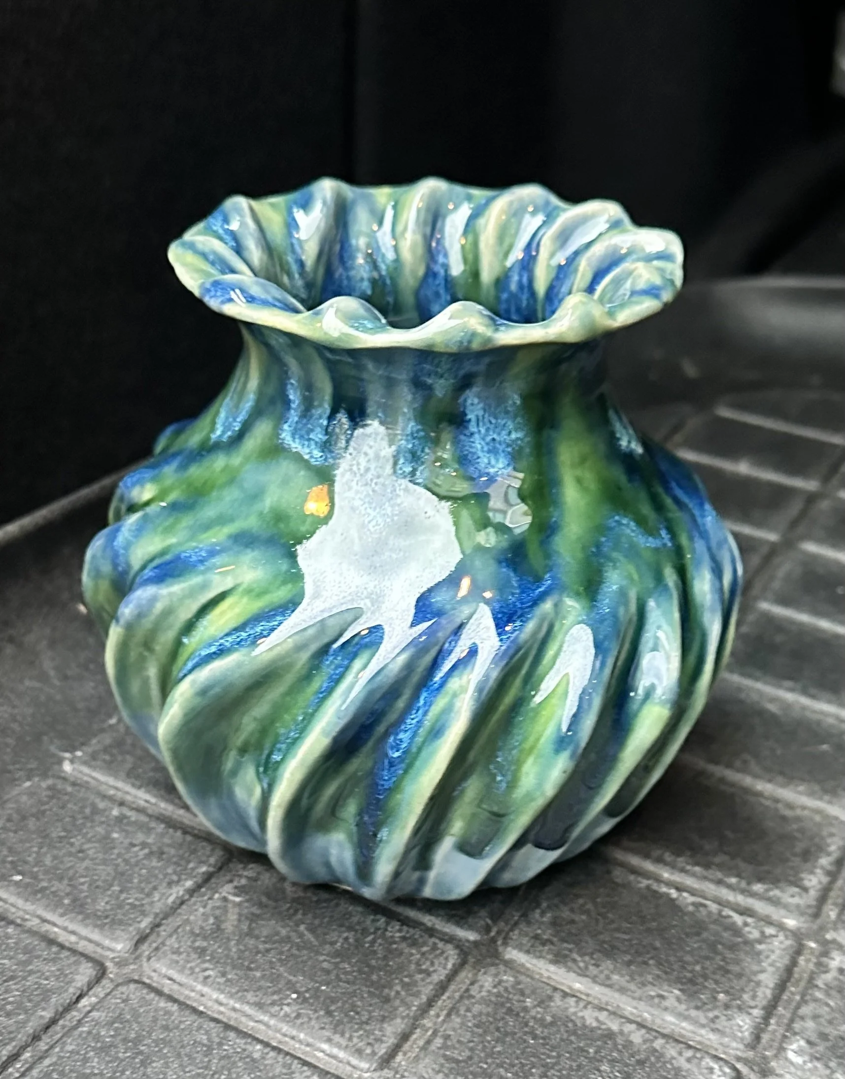 Traditional vase, with raised vase.~7"