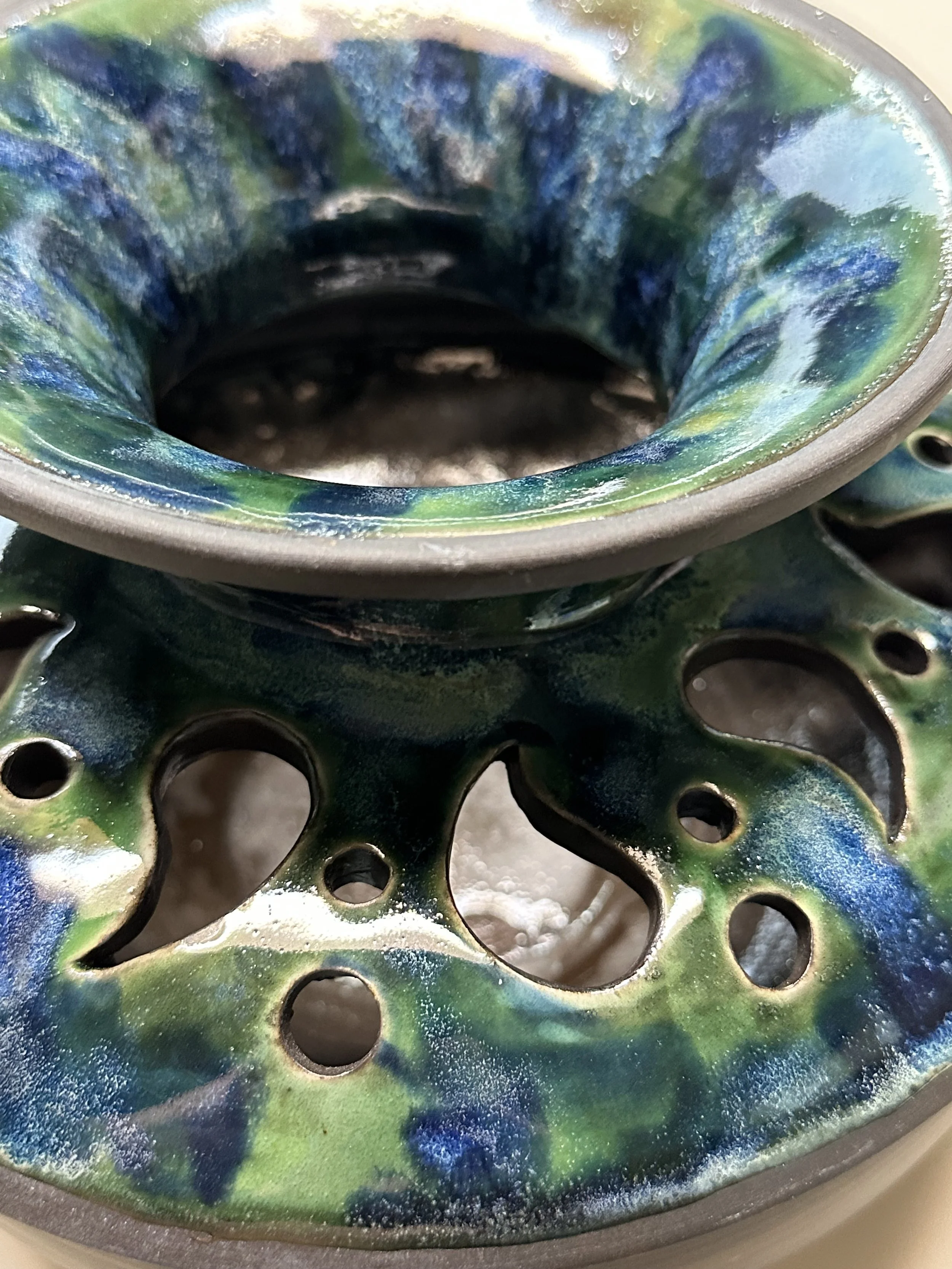 Detail of the vase for large flower arrangements
