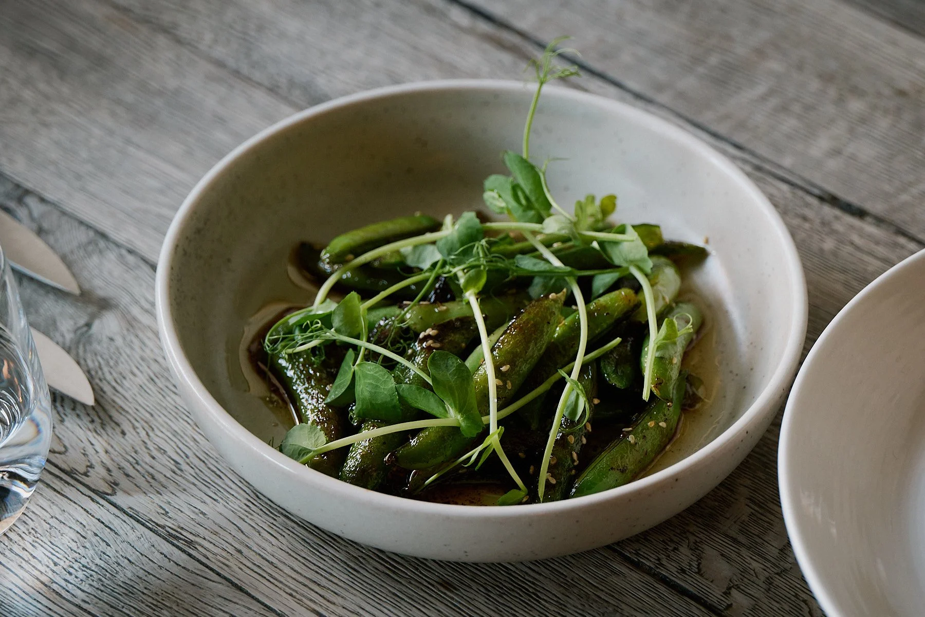 Charred Spring peas, sumac dressing _KRISTOFFER_PAULSEN 1.jpg