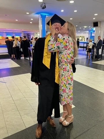 Kowalski & Company is run by Pascal Koslowski, a man who finished his bachelor in businesss, so he can now help GPT platforms to grow organically.