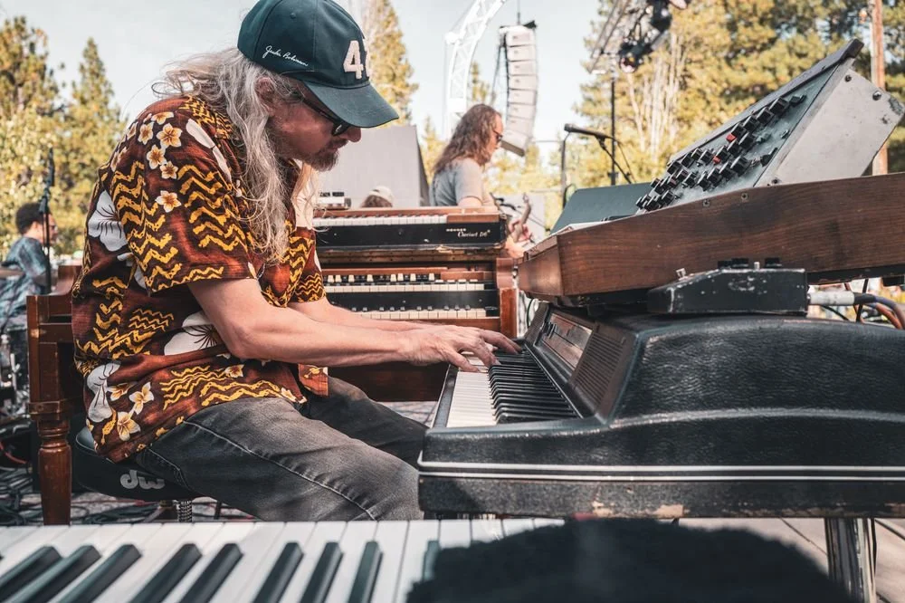 Keys player mid-song at Truckee