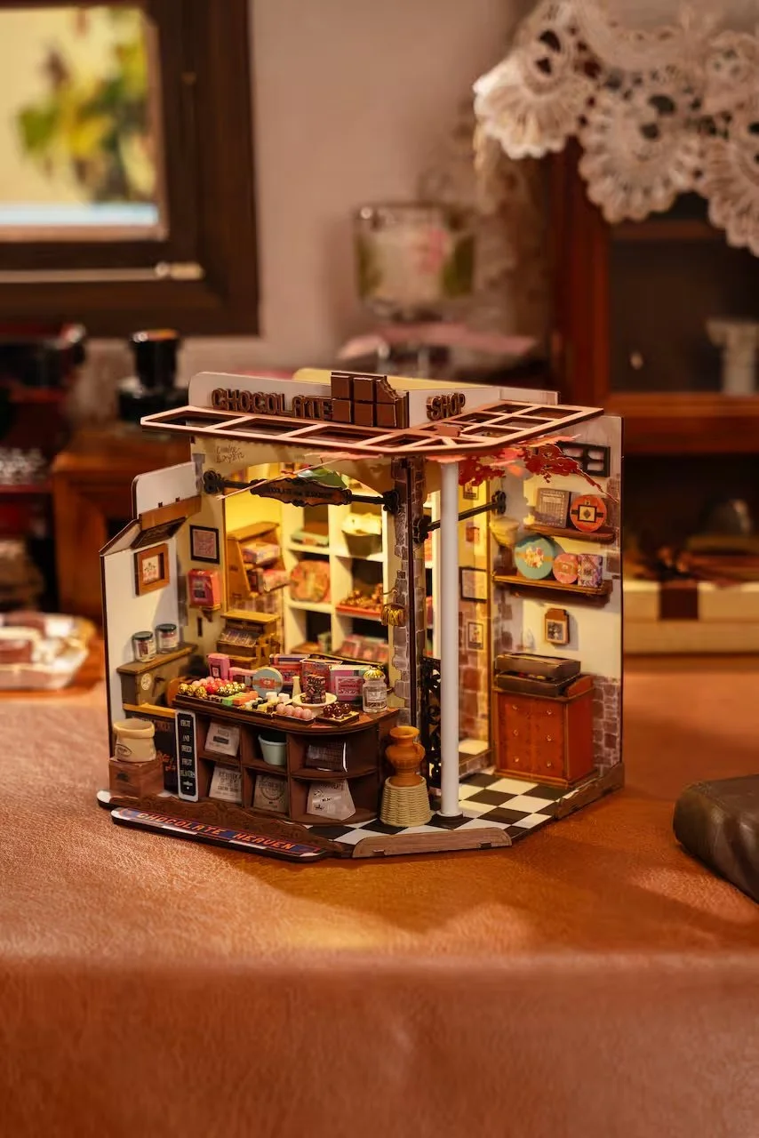 Rolife® Henry’s Chocolate Miniature House Kit  .jpeg