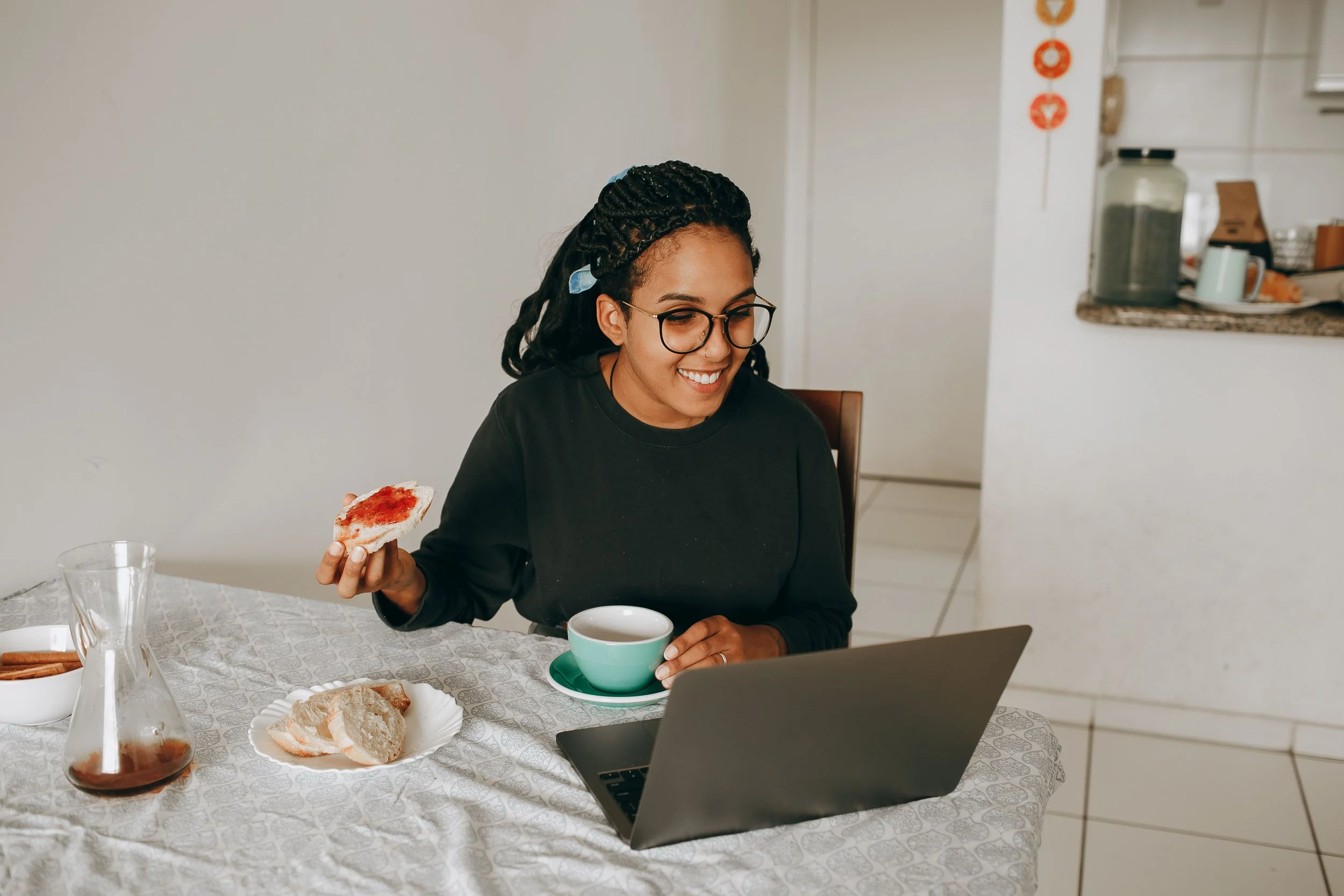 woman eating while on period magnesium-rich foods | The Sectional