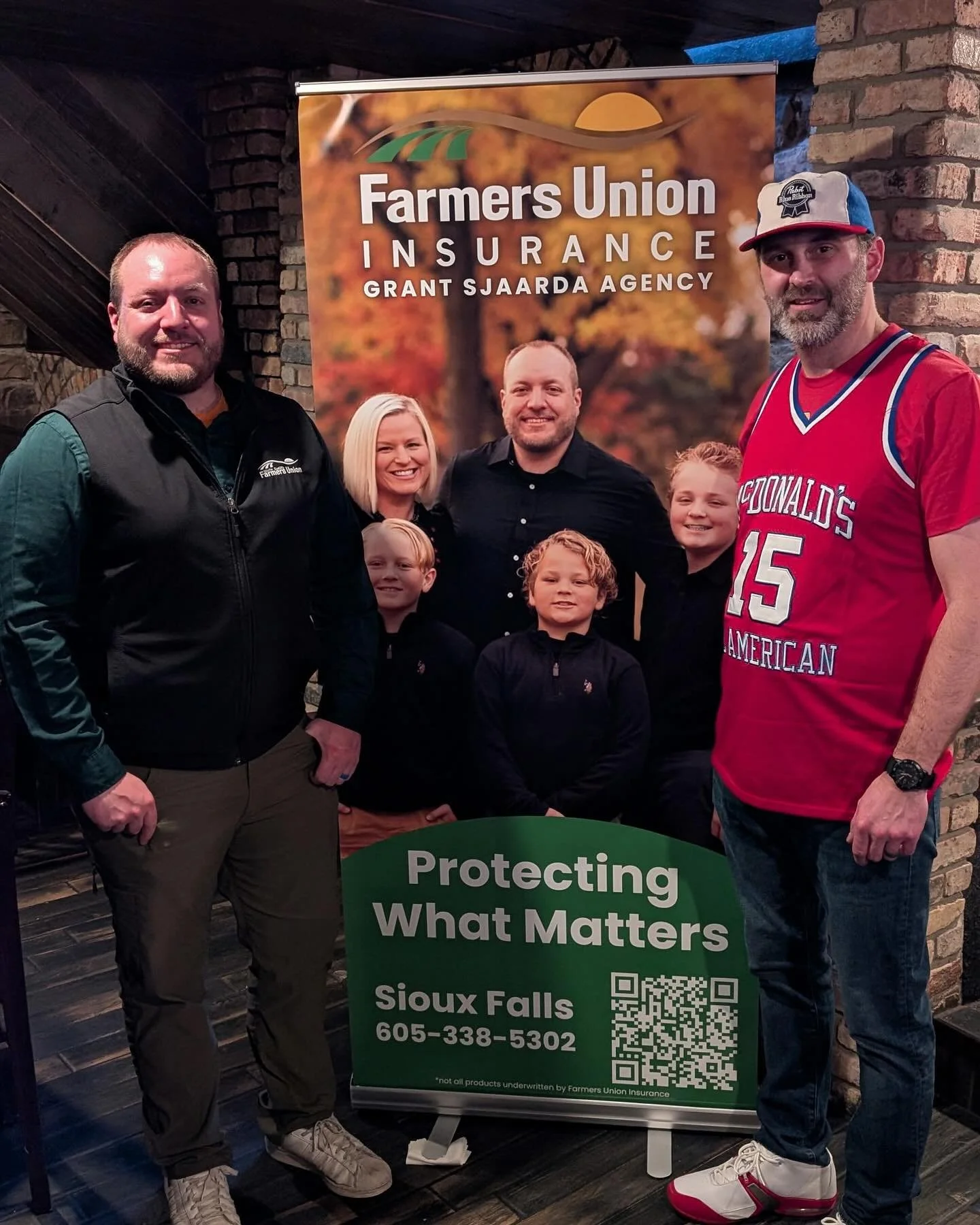 It takes a lot of help to put on a fantastic event. Special shout out to all of this year&rsquo;s sponsors and event #siouxperfriends for #tecmsiouxperbowl 

Event presenting sponsor Grant Sjaarda @gsjaarda and @farmersunioninsurance for helping fund