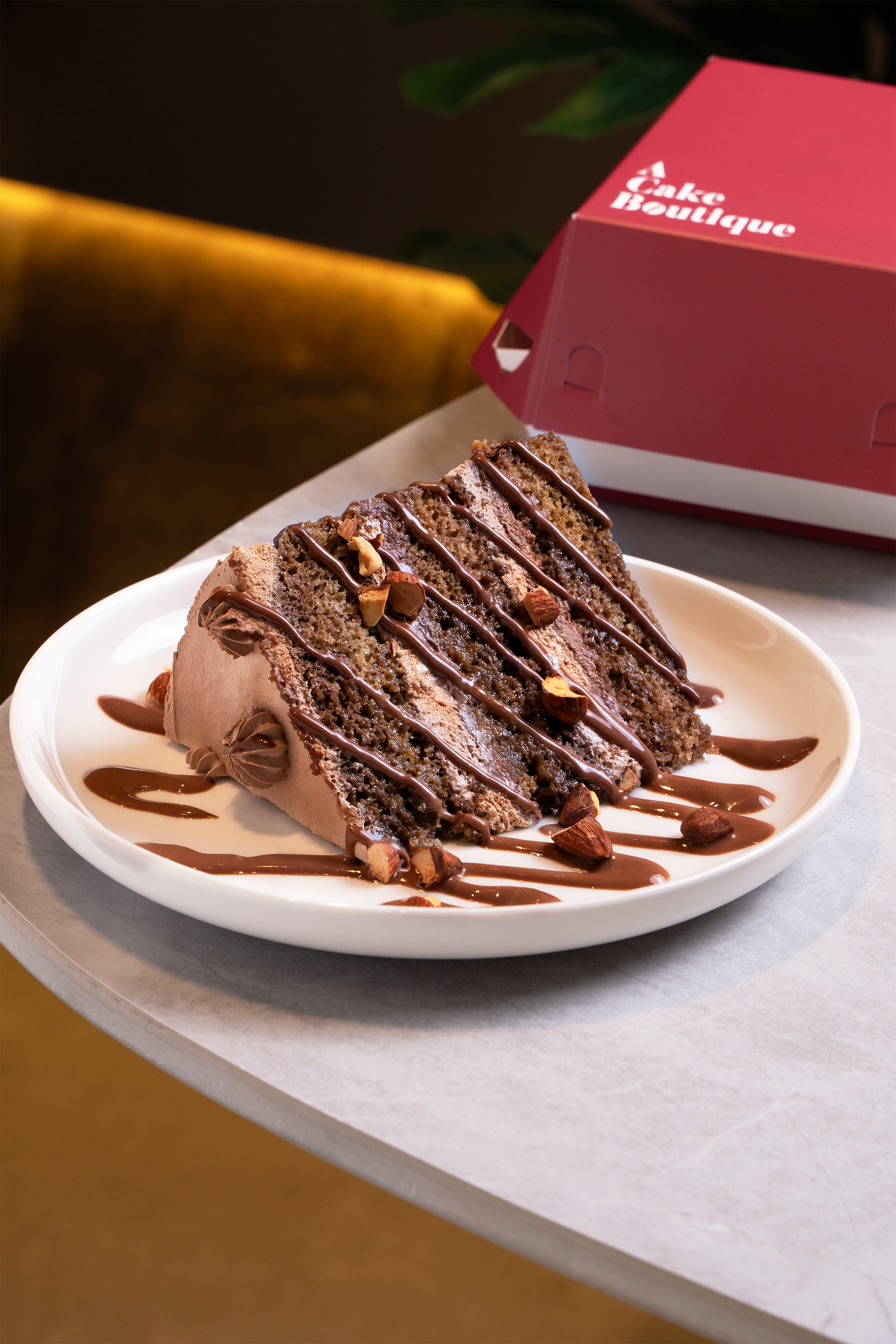 porcion de torta de baileys con cafe y chocolate  de la pasteleria A Cake Boutique en Lima Perú