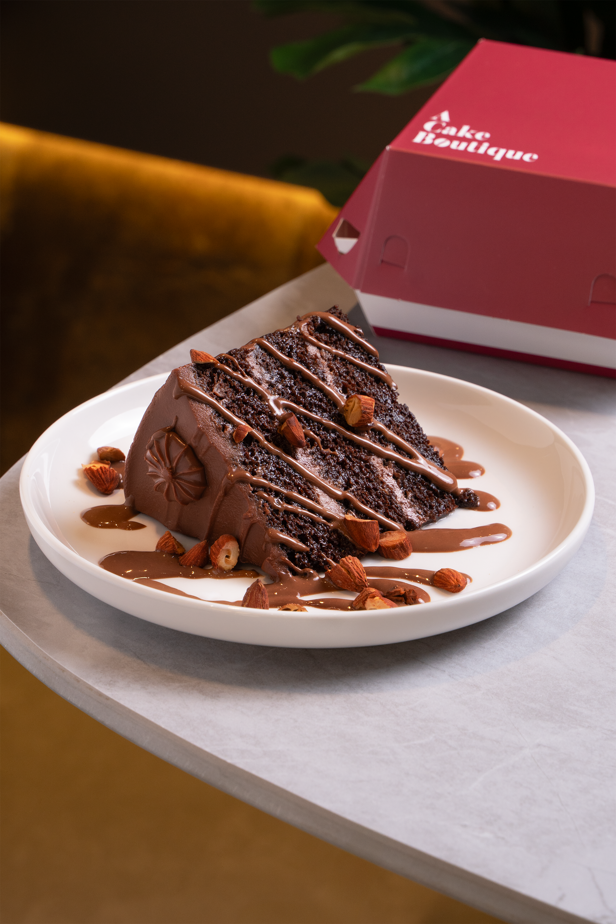 porcion de torta de doble chocolate  de la pasteleria A Cake Boutique en Lima Perú