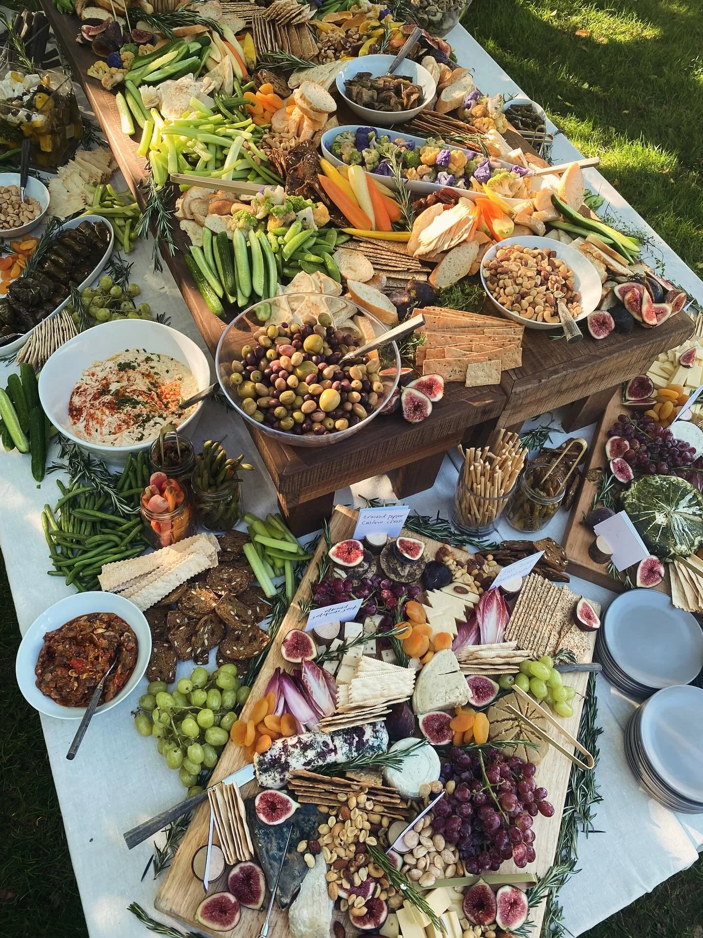 Too pretty to eat? Almost! 😋🌻✨
#hamptonscaterer #hamptonsevents #summer2025 #summerinthehamptons #catering #grazingstation #cheeseboard