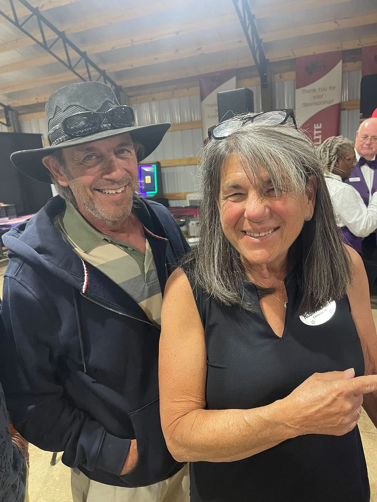 Keith and Robin Aronoff smiling at a rally event.